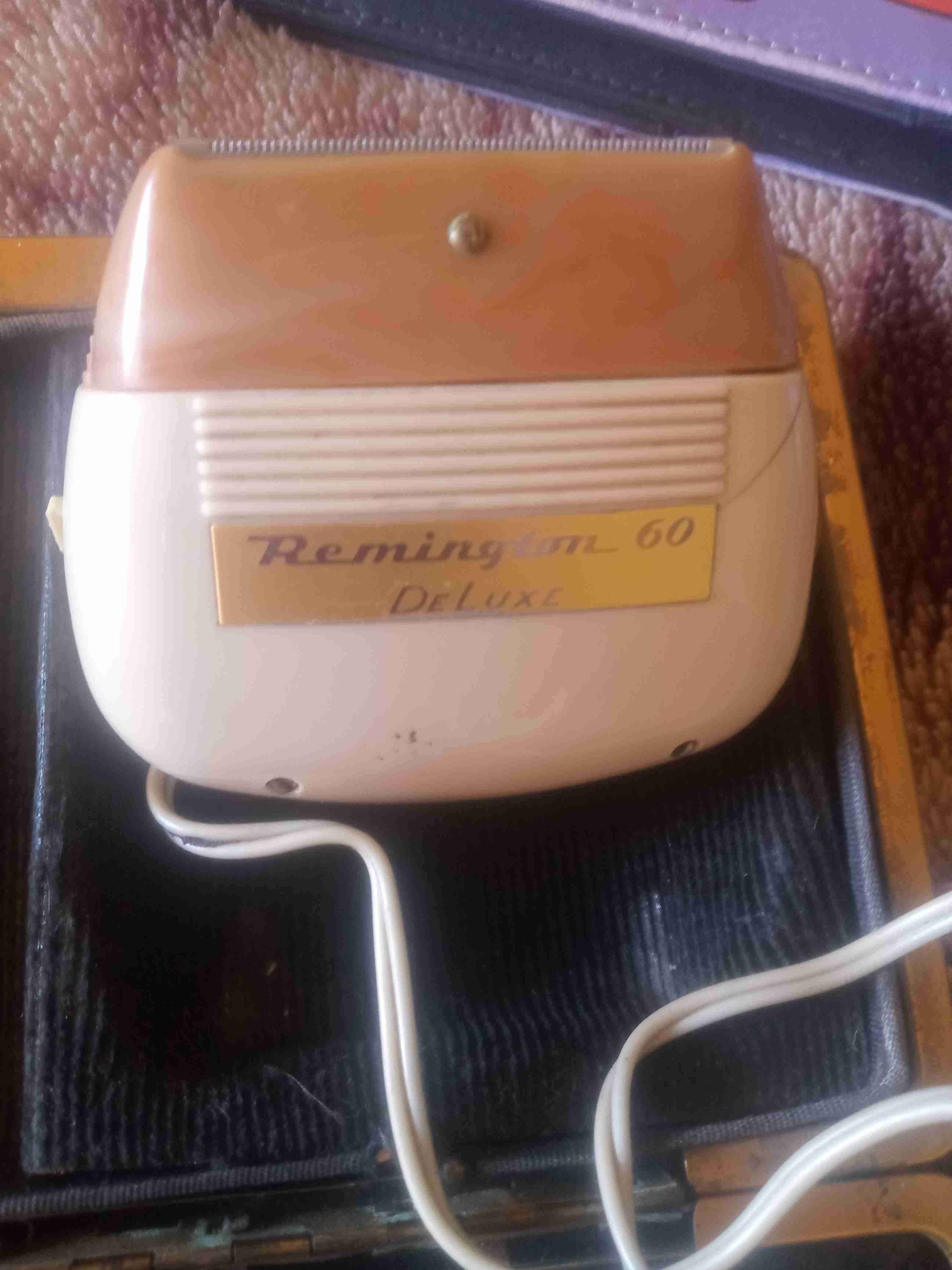 Afeitadora Remington 60 Deluxe - miniatura 1