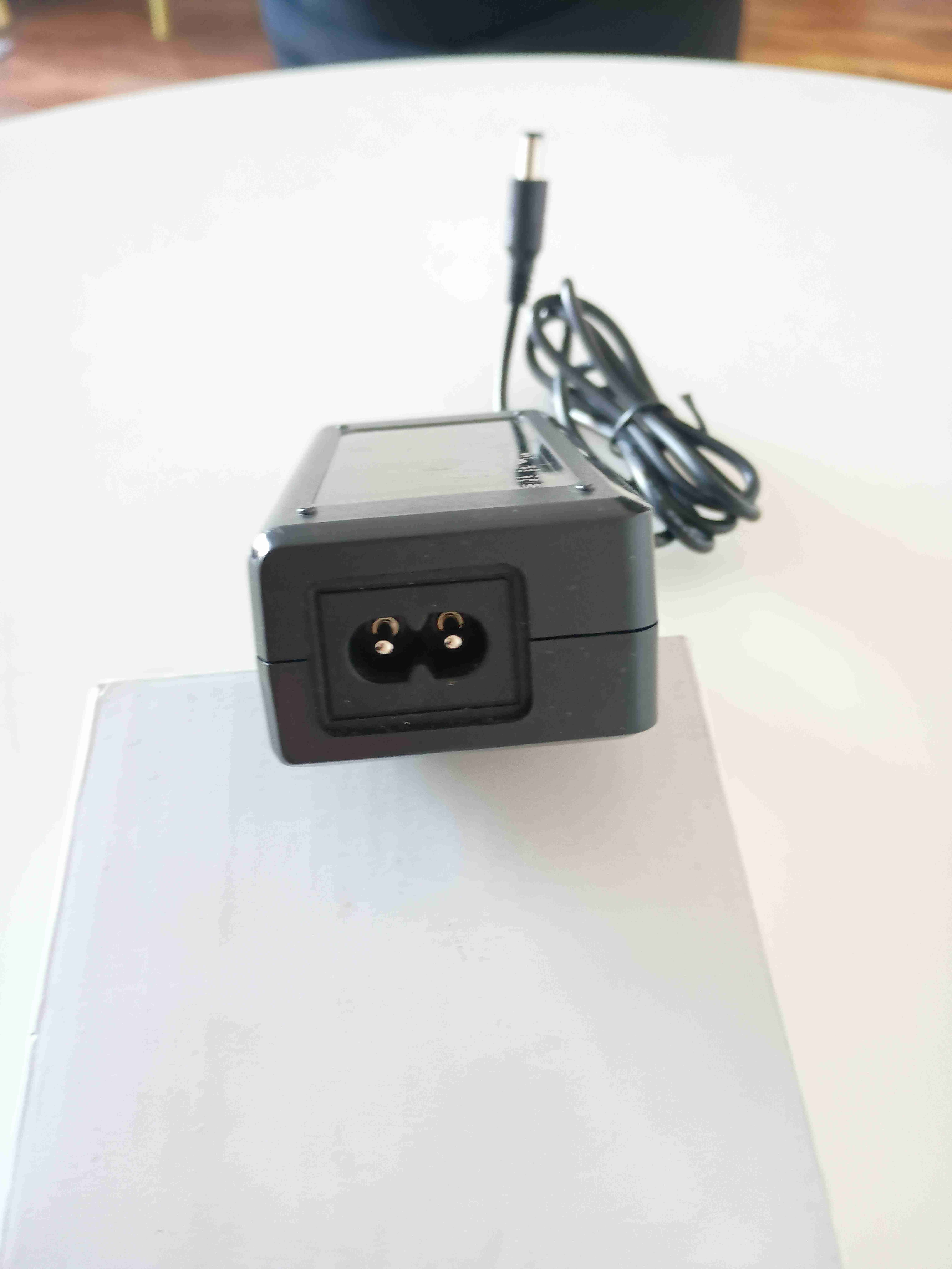 Cargador Scooter Eléctrico 42V 1.5A - miniatura 3