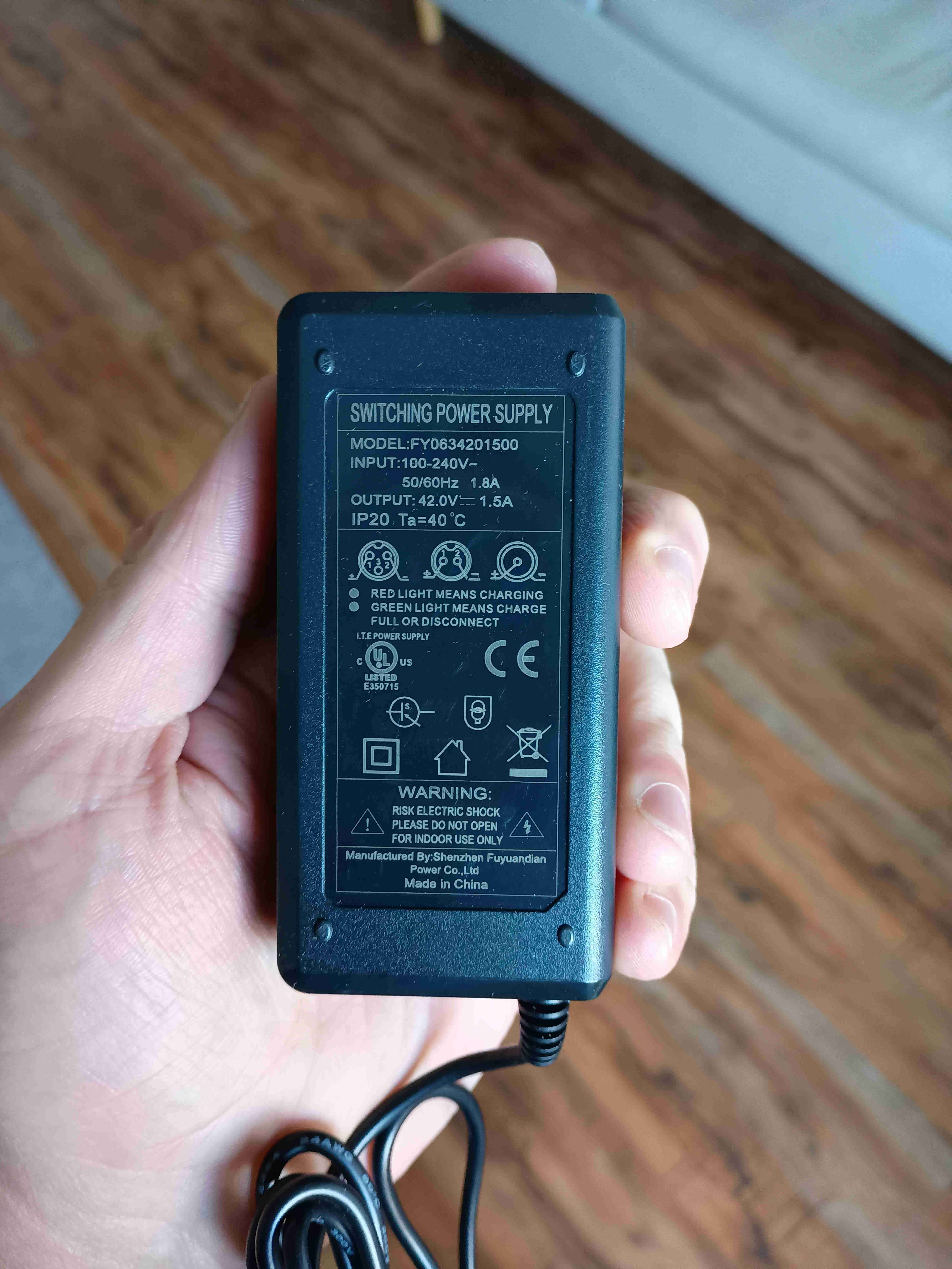 Cargador Scooter Eléctrico 42V 1.5A - miniatura 4