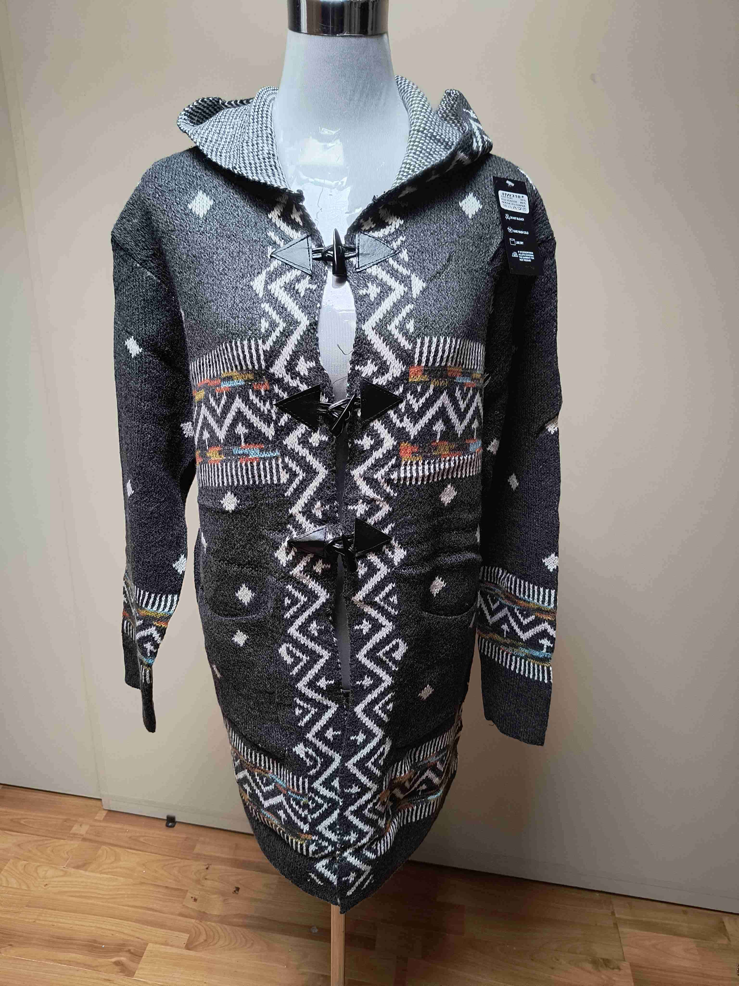 Abrigo gris con capucha y diseño étnico - miniatura 2