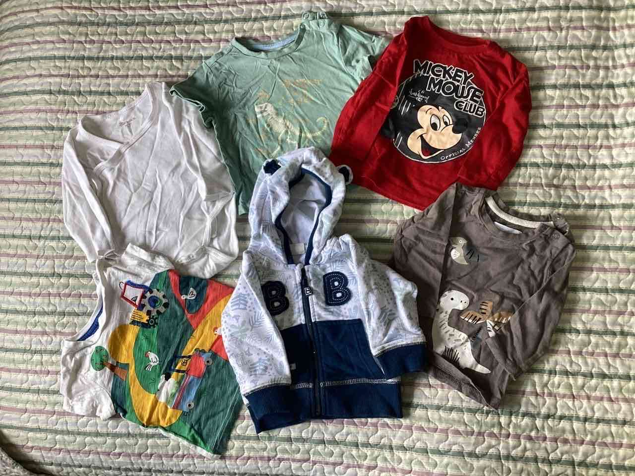 Ropa de bebé variada - miniatura 4