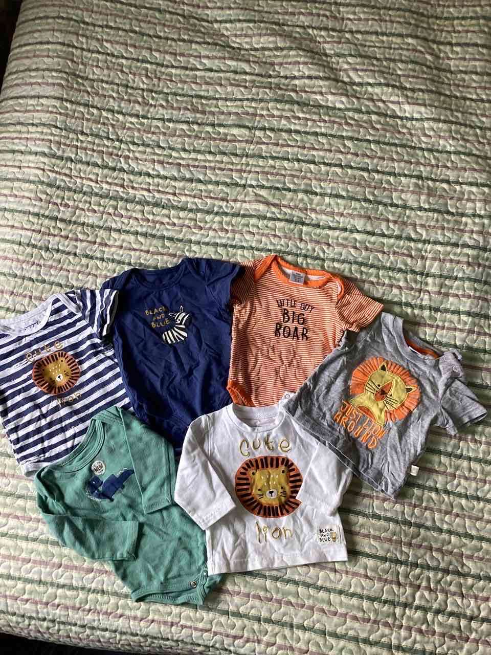 Ropa de bebé variada - miniatura 5