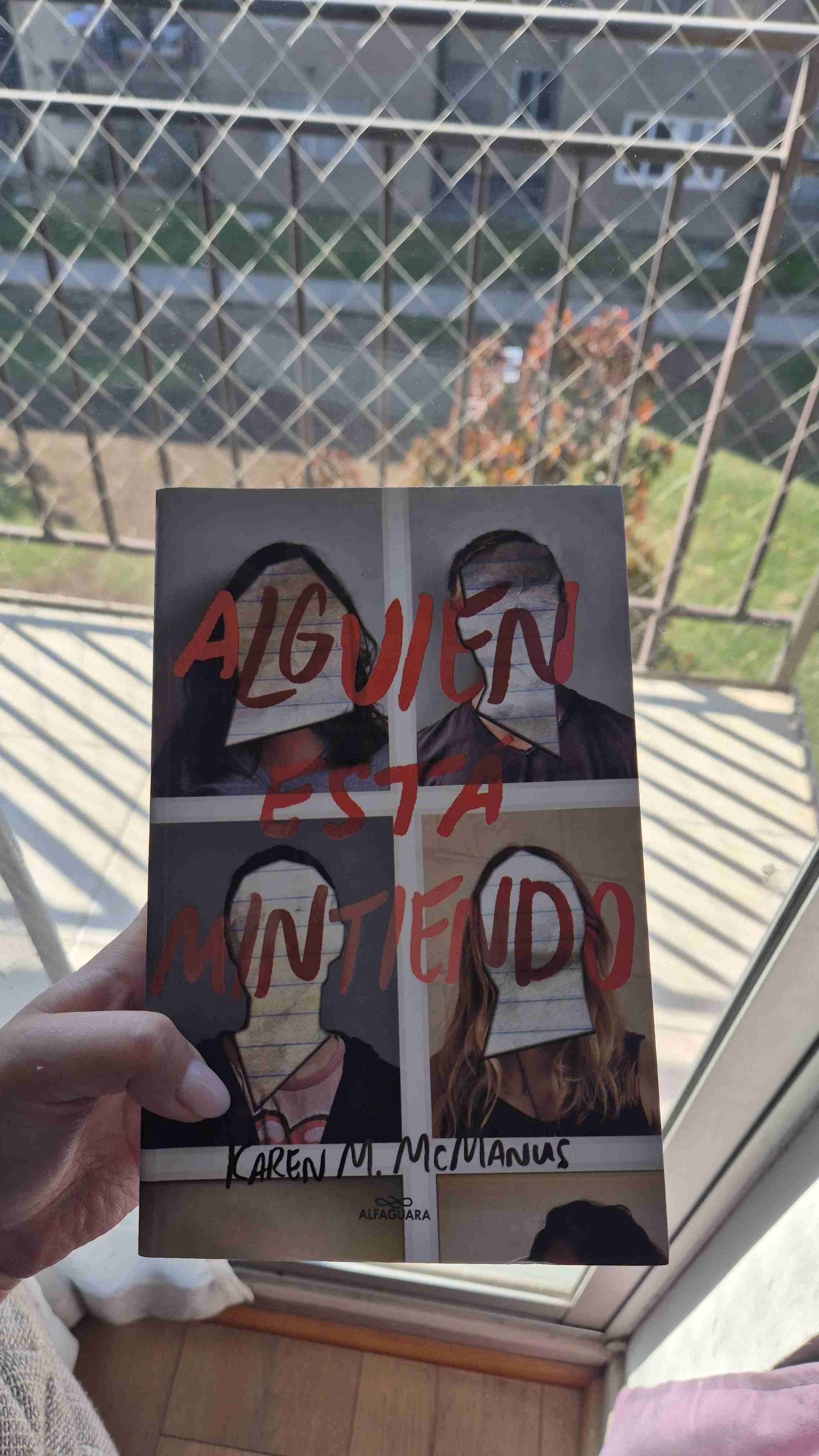 Libro 'Alguien está mintiendo' - miniatura 1