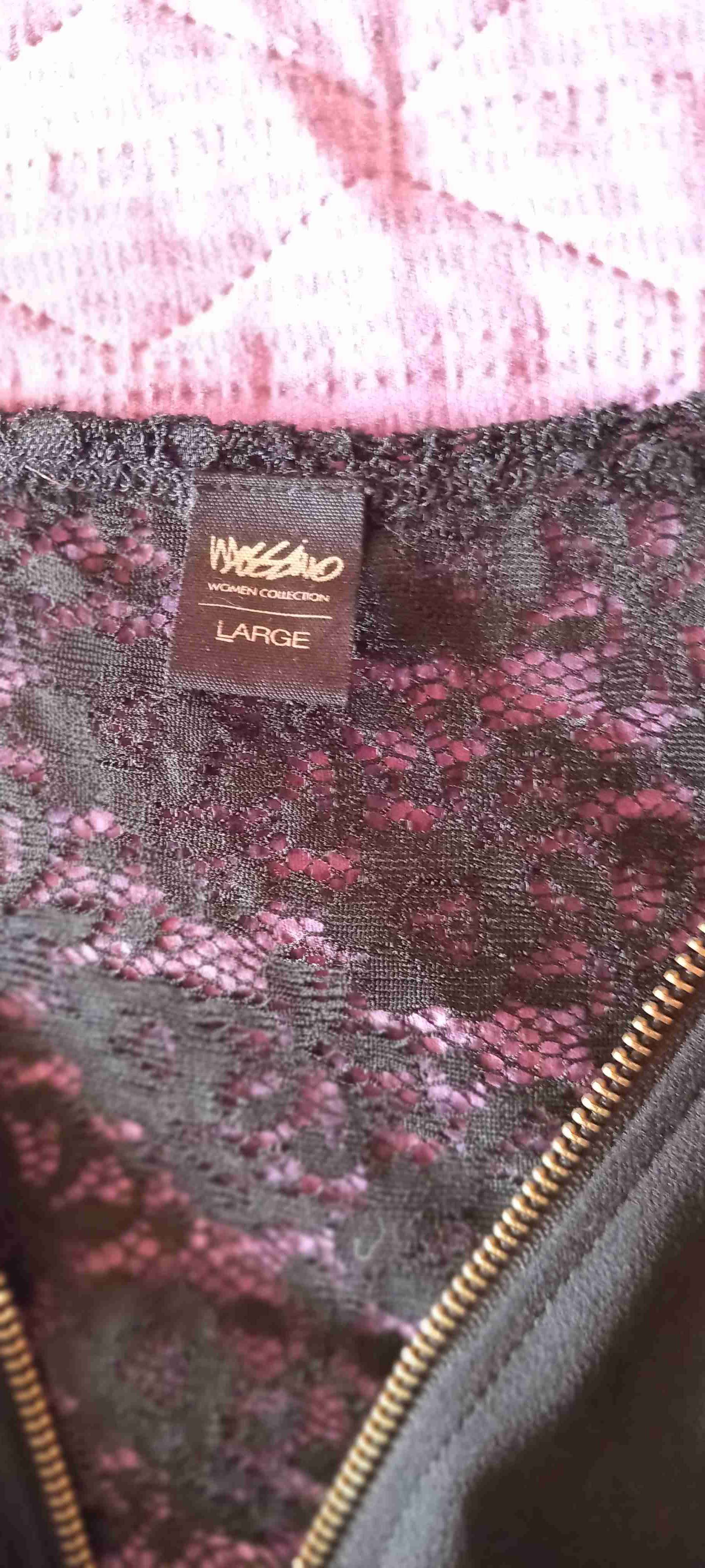 Blusa negra con encaje y cierre - miniatura 2