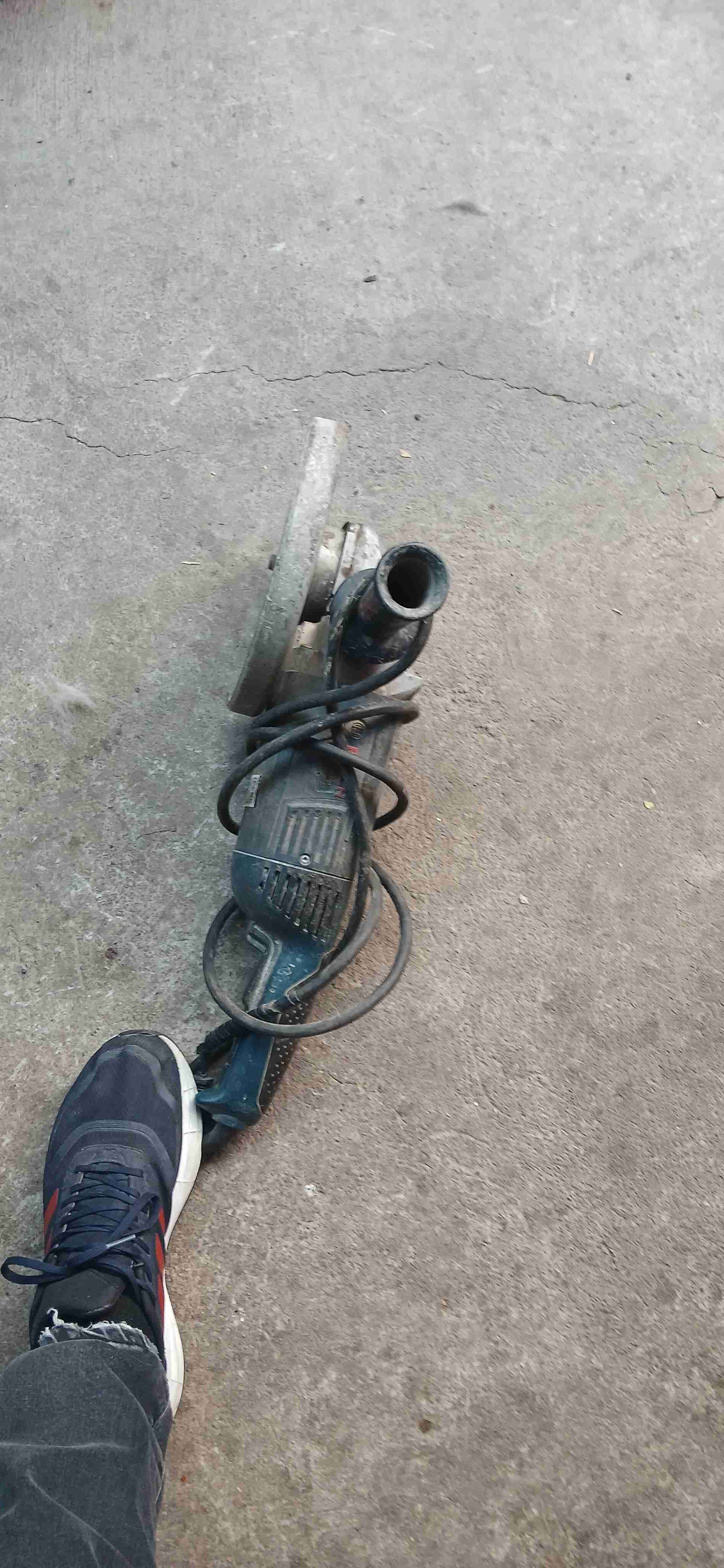 Esmeril angular Bosch usado - miniatura 2