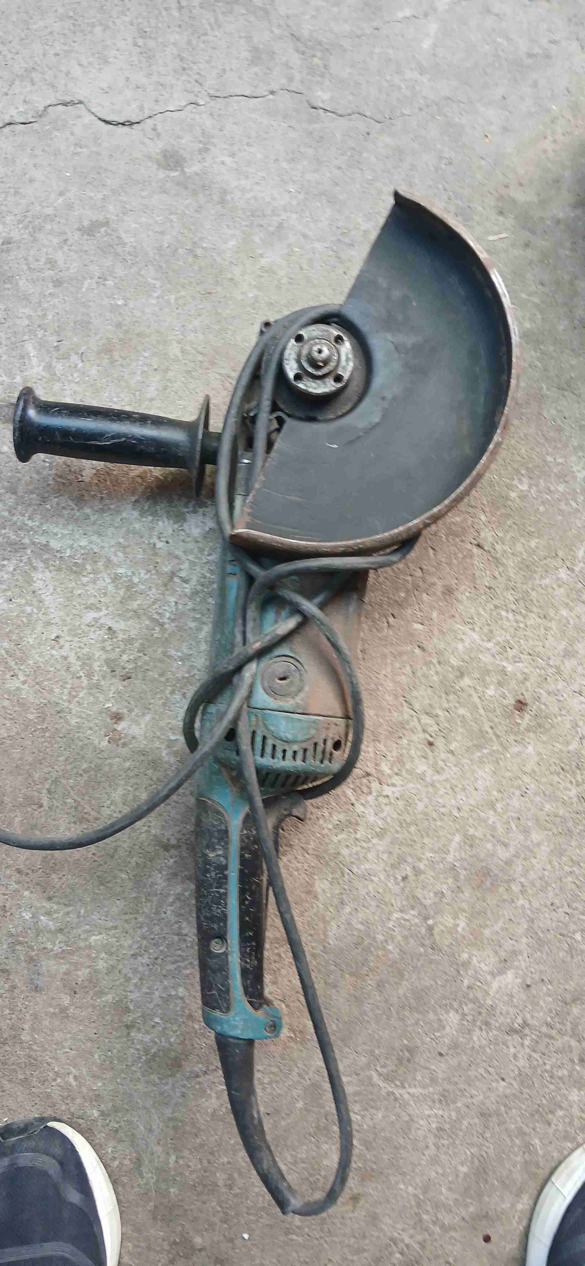 Esmeril angular Makita usado - miniatura 2