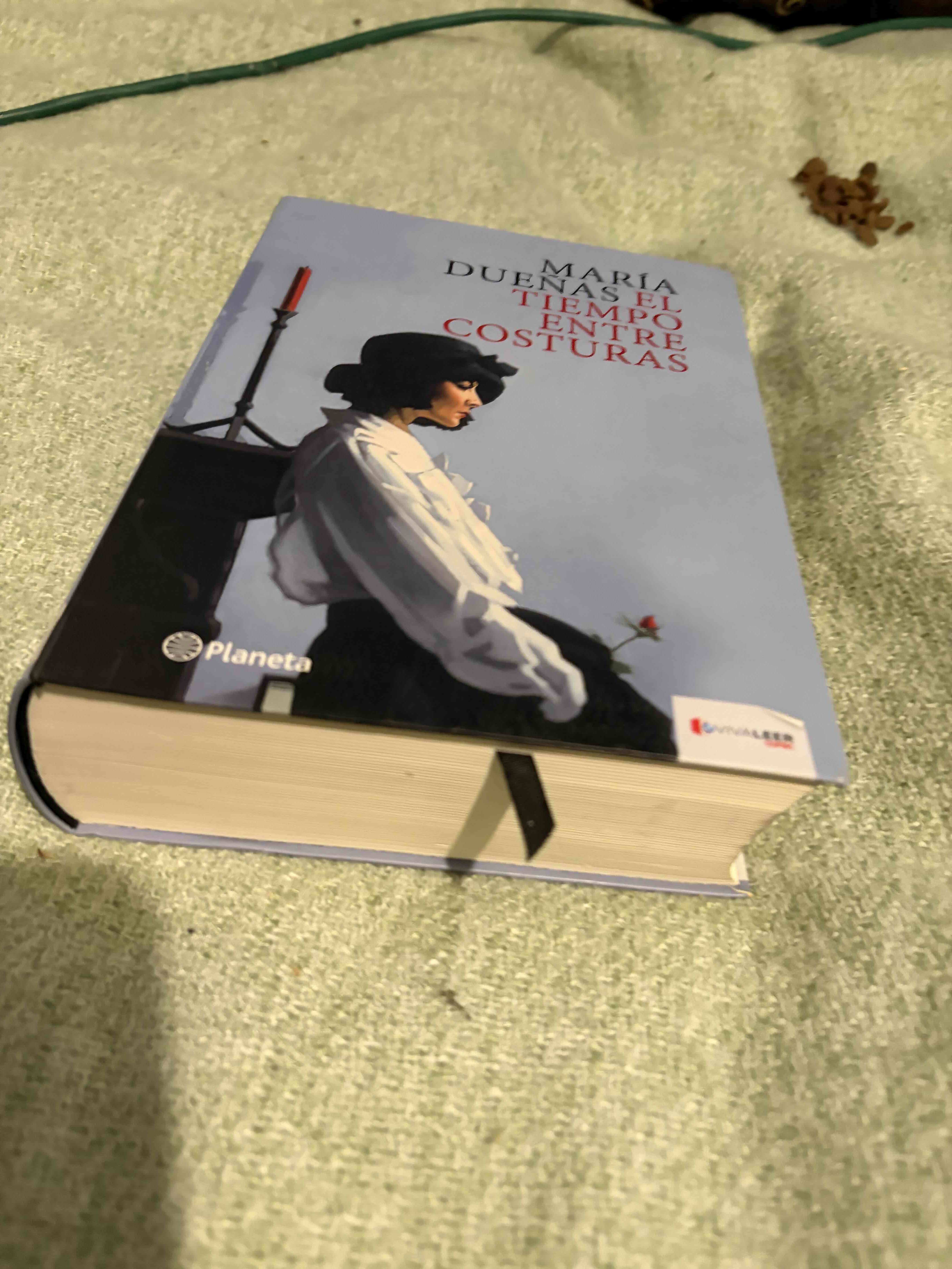 Libro 'El tiempo entre costuras' - miniatura 3