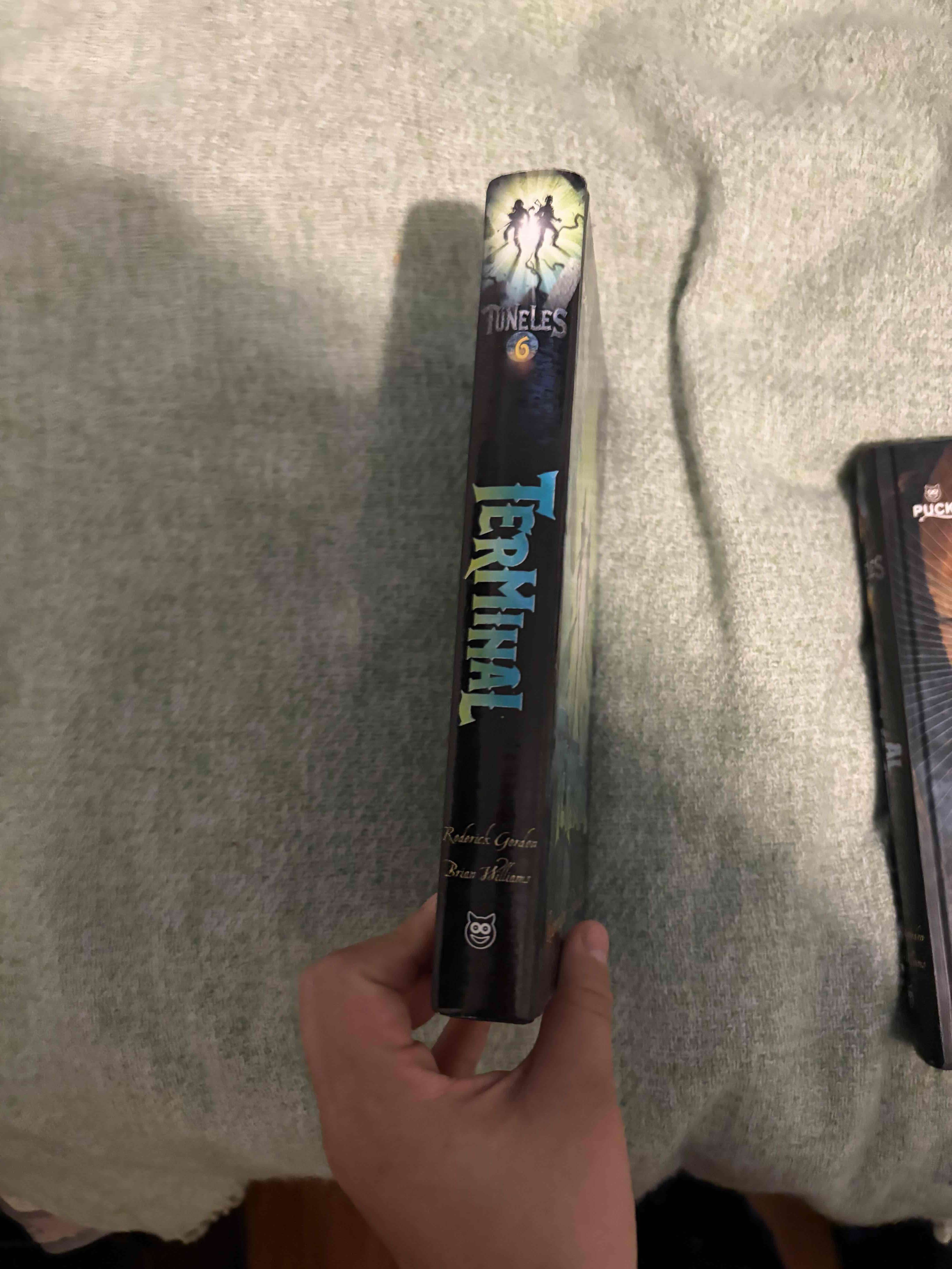 Libro 'Terminal' por Roderick Gordon - miniatura 2