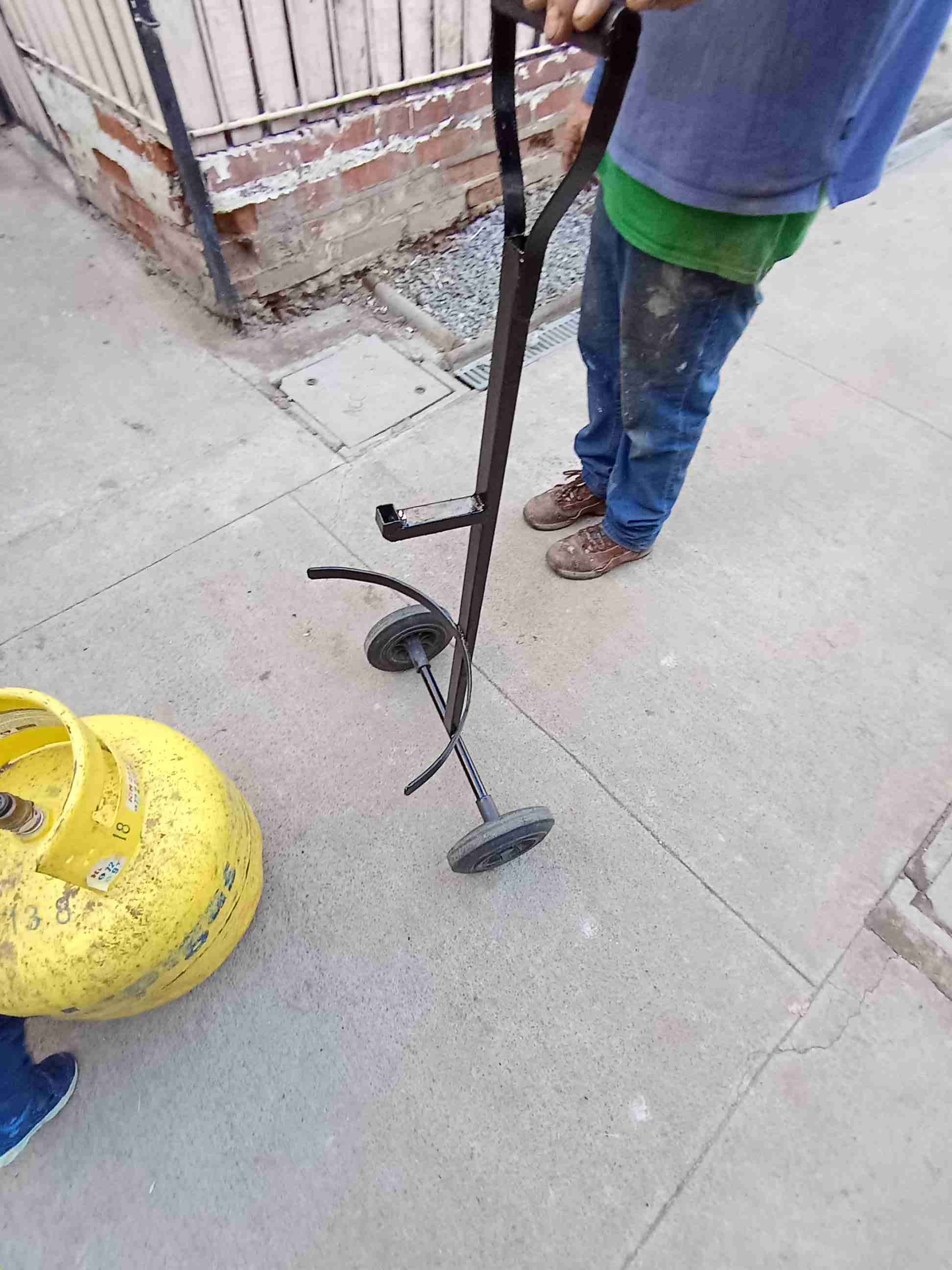 Carro transporte cilindro gas - miniatura 3