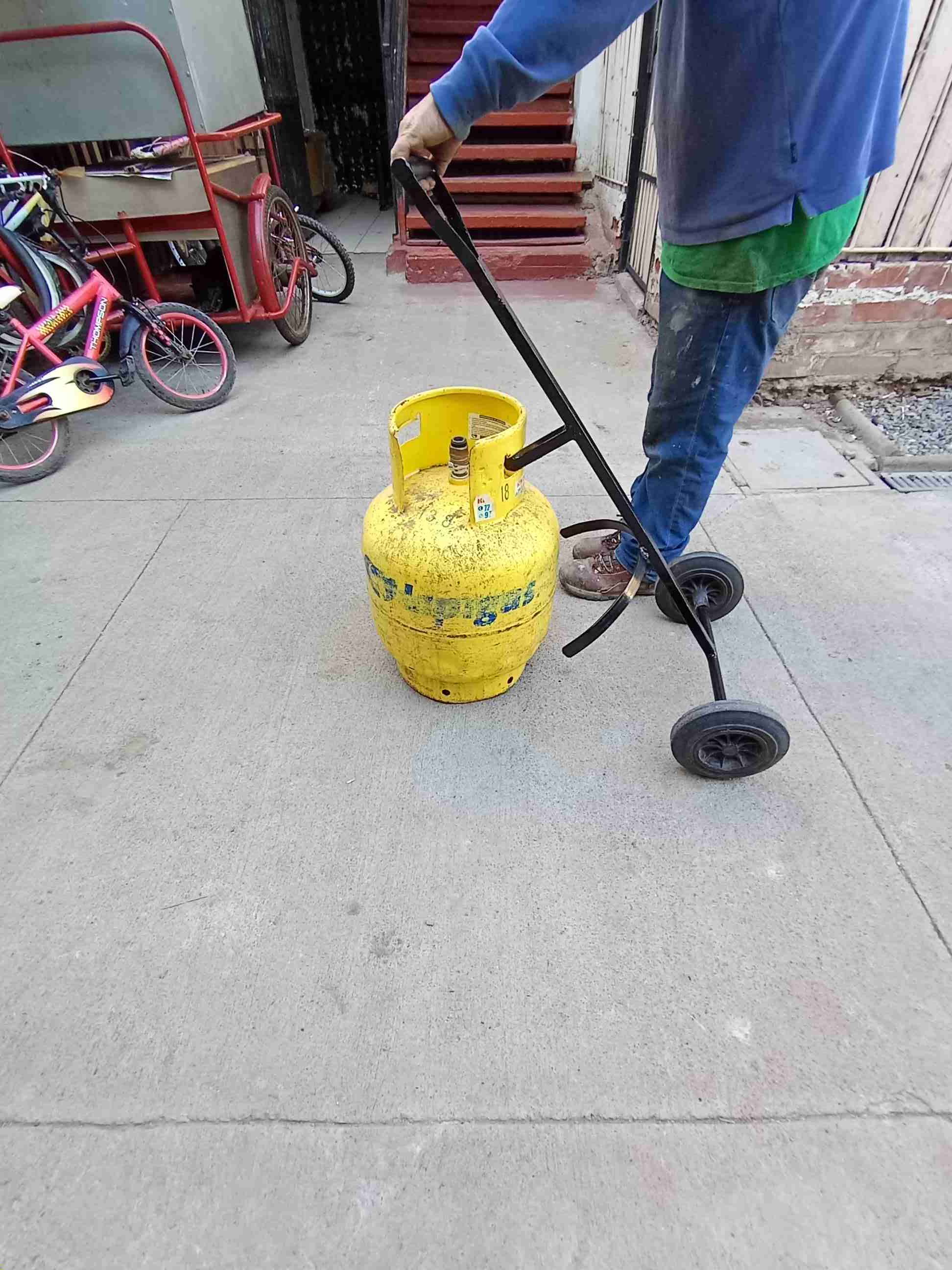 Carro transporte cilindro gas - miniatura 4