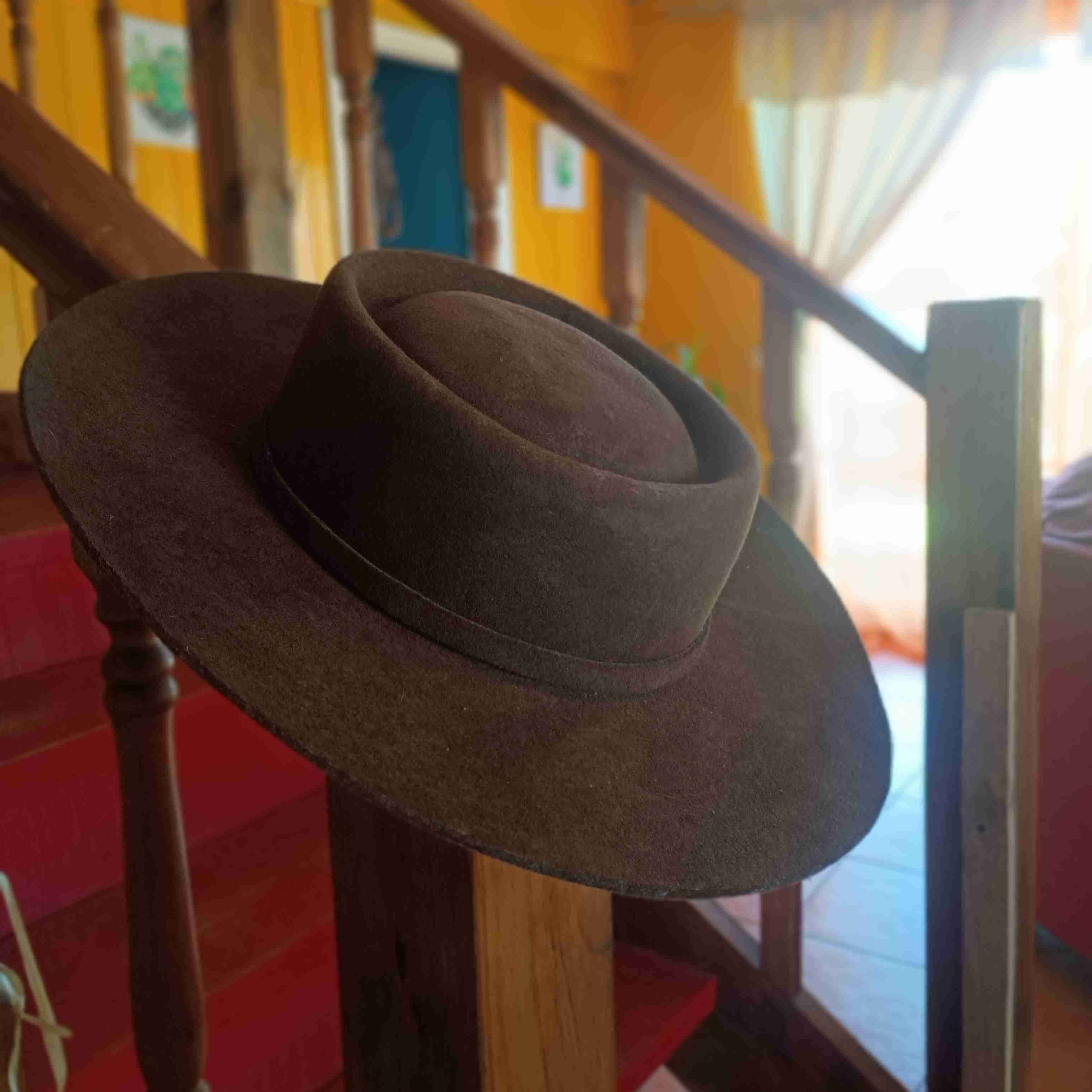 Sombrero de fieltro café - miniatura 3