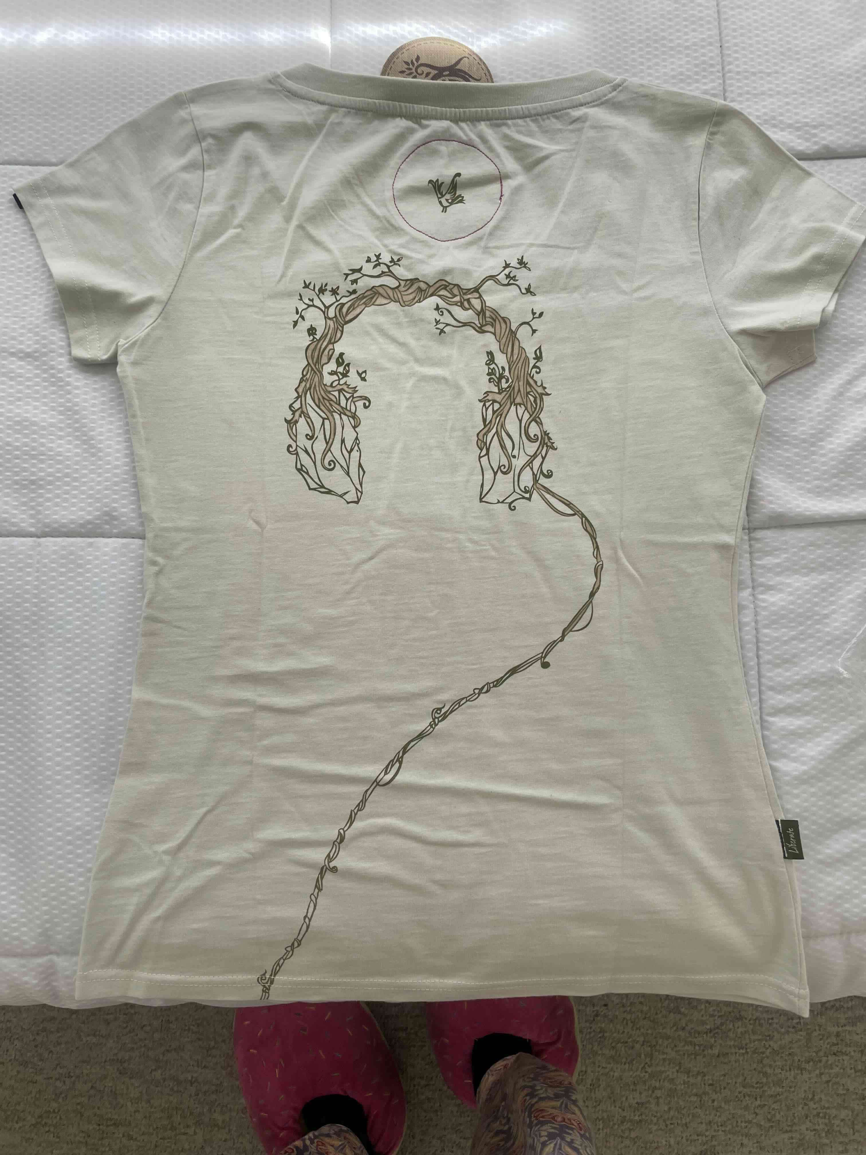 Polera beige con diseño musical - miniatura 2