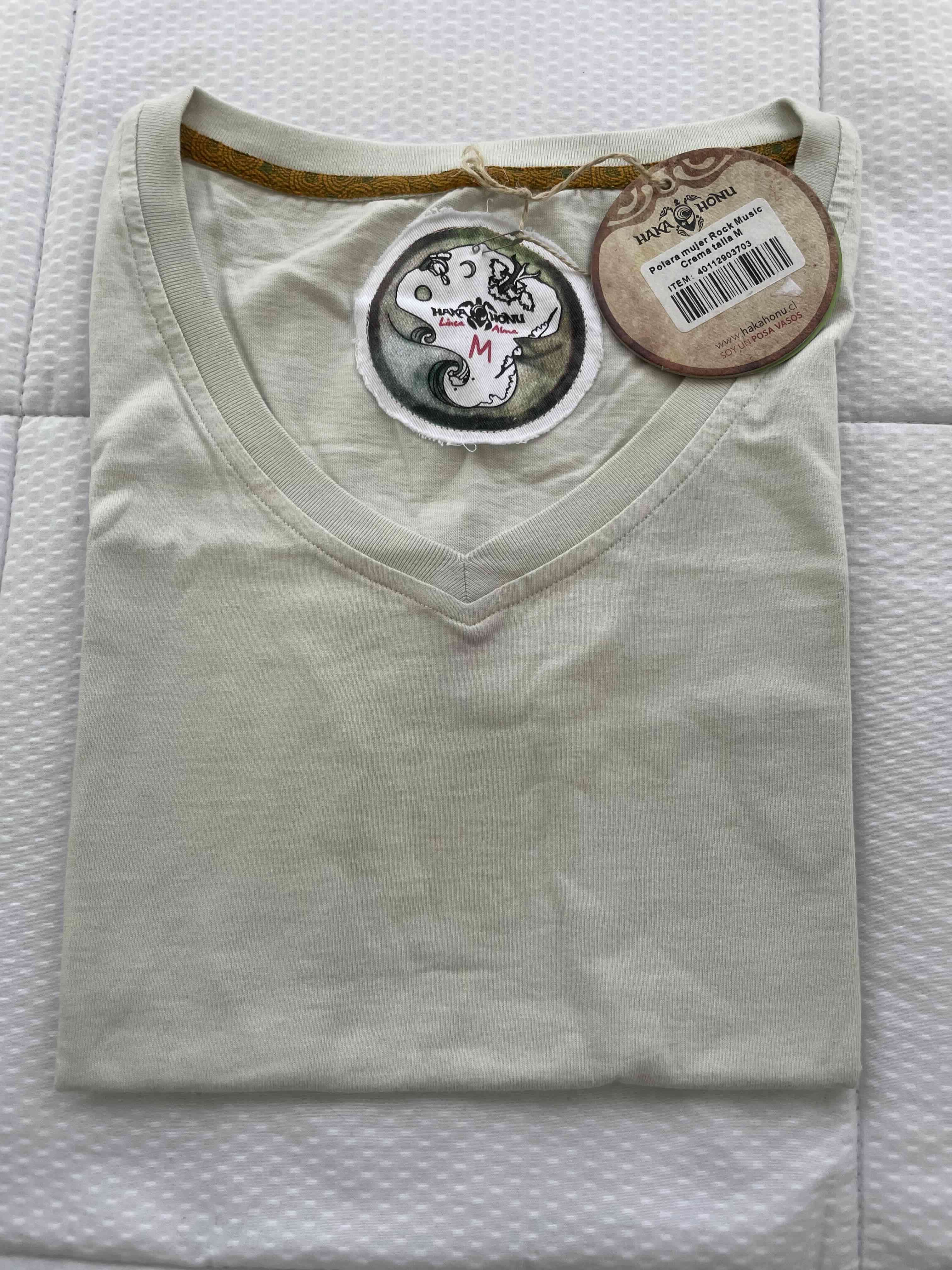 Polera beige con diseño musical - miniatura 3