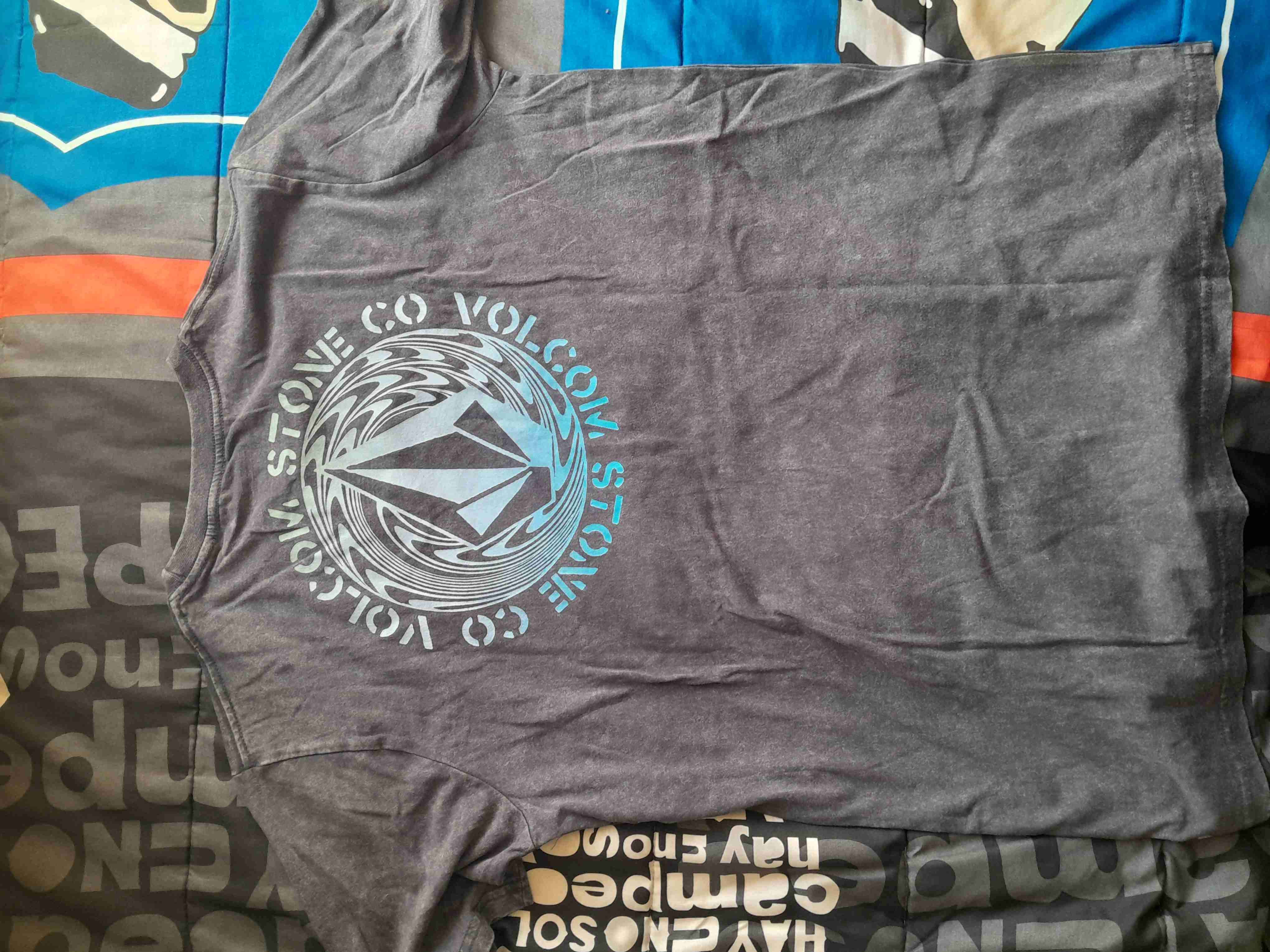 Polera gris Volcom estampada - miniatura 2