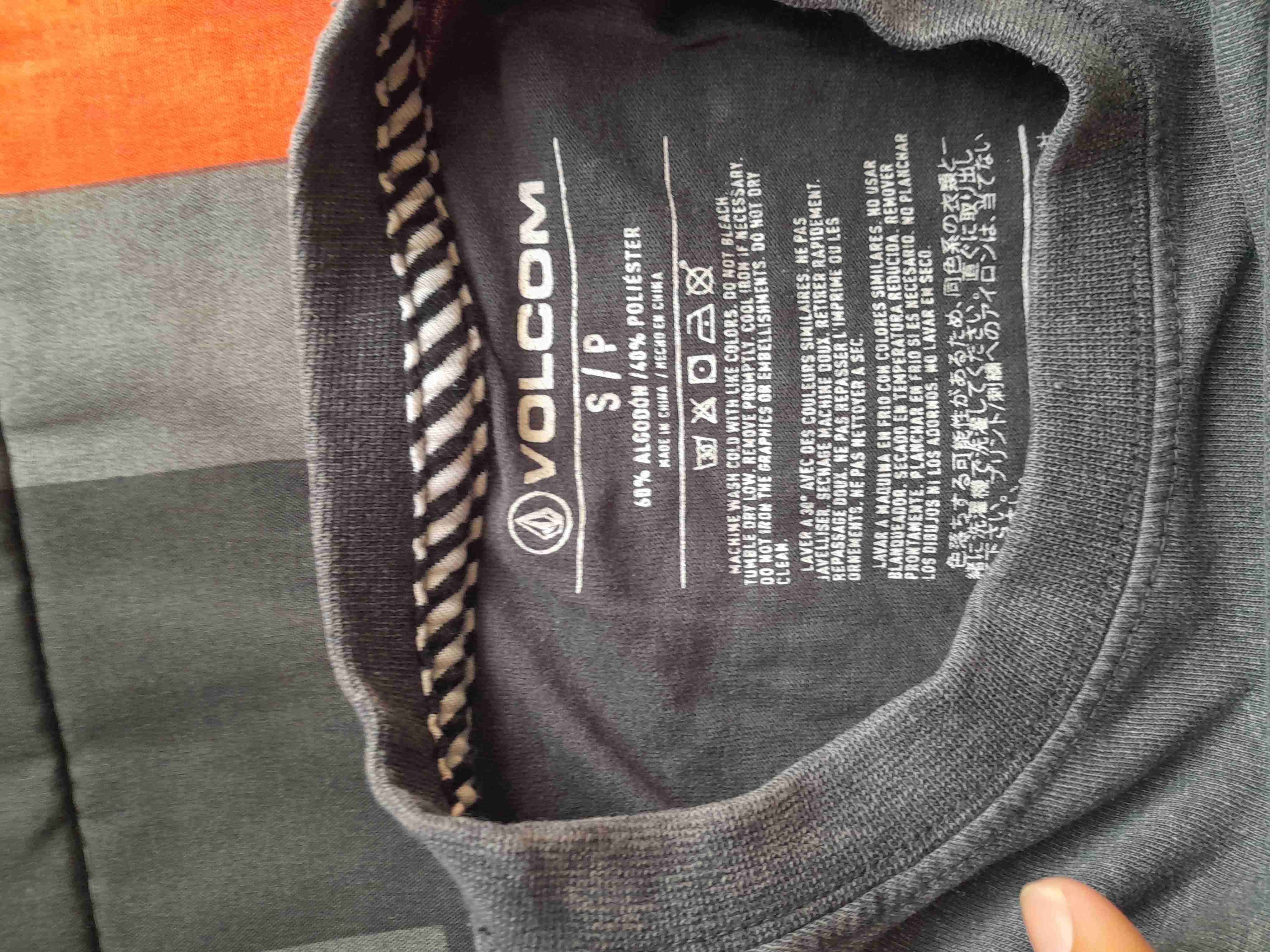 Polera gris Volcom estampada - miniatura 3