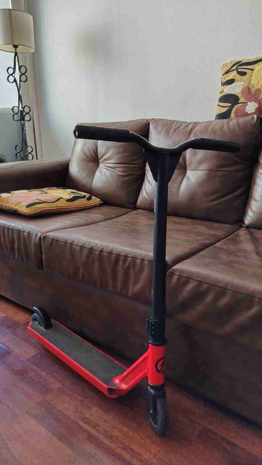 Scooter rojo para adolescentes y niños