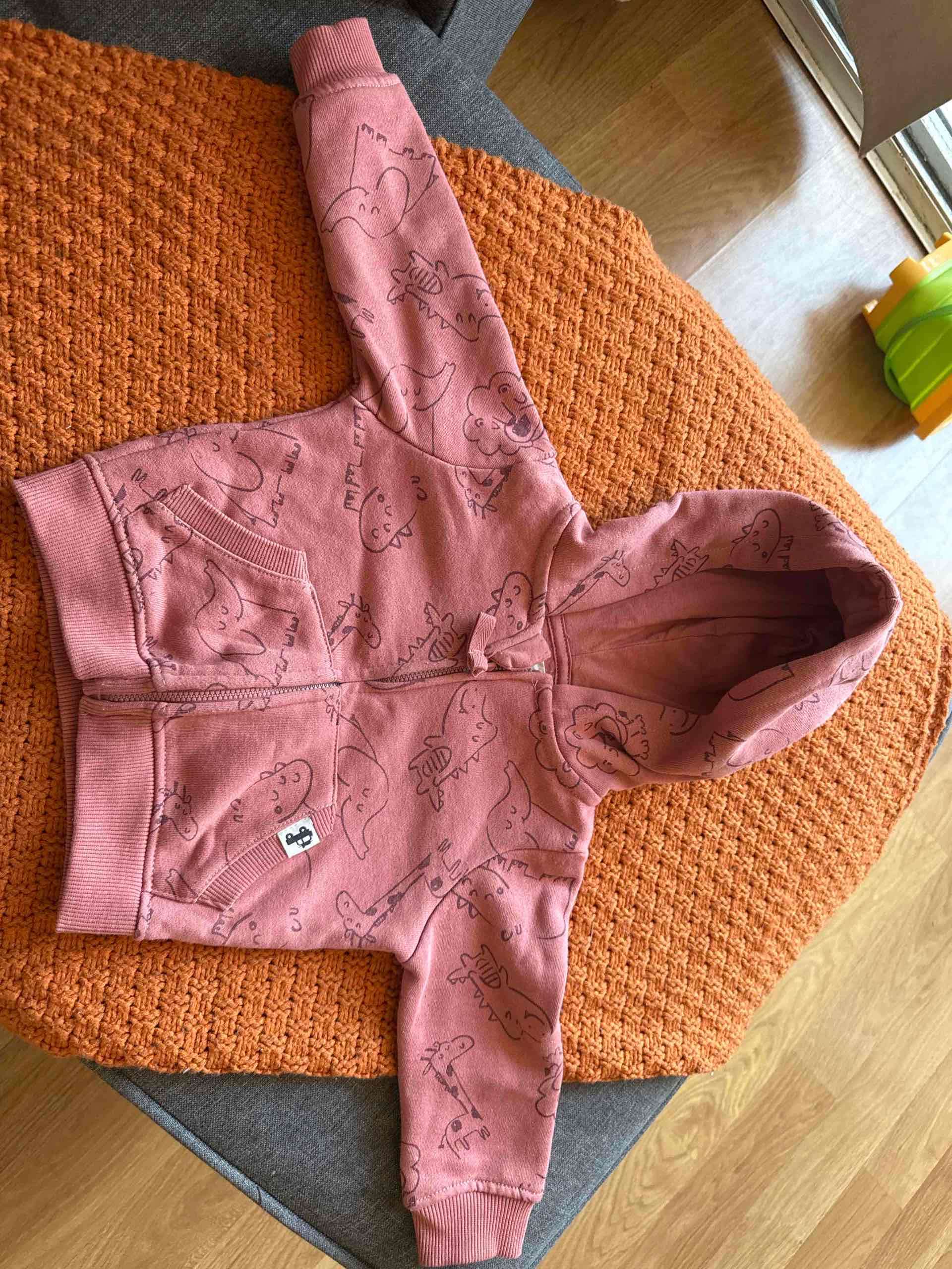 Polerón bebé rosa con dinosaurios - miniatura 1