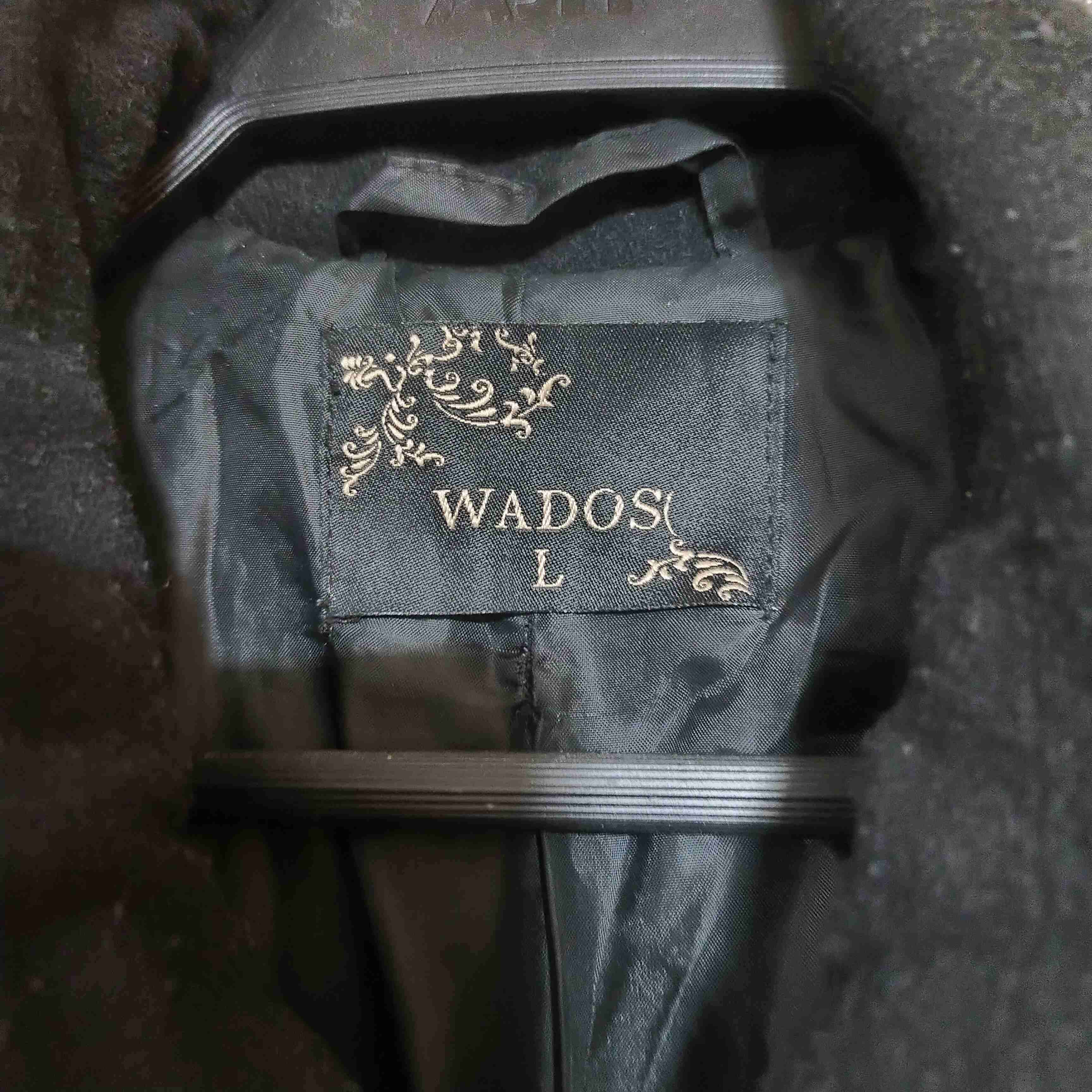 Abrigo negro con botones - miniatura 2