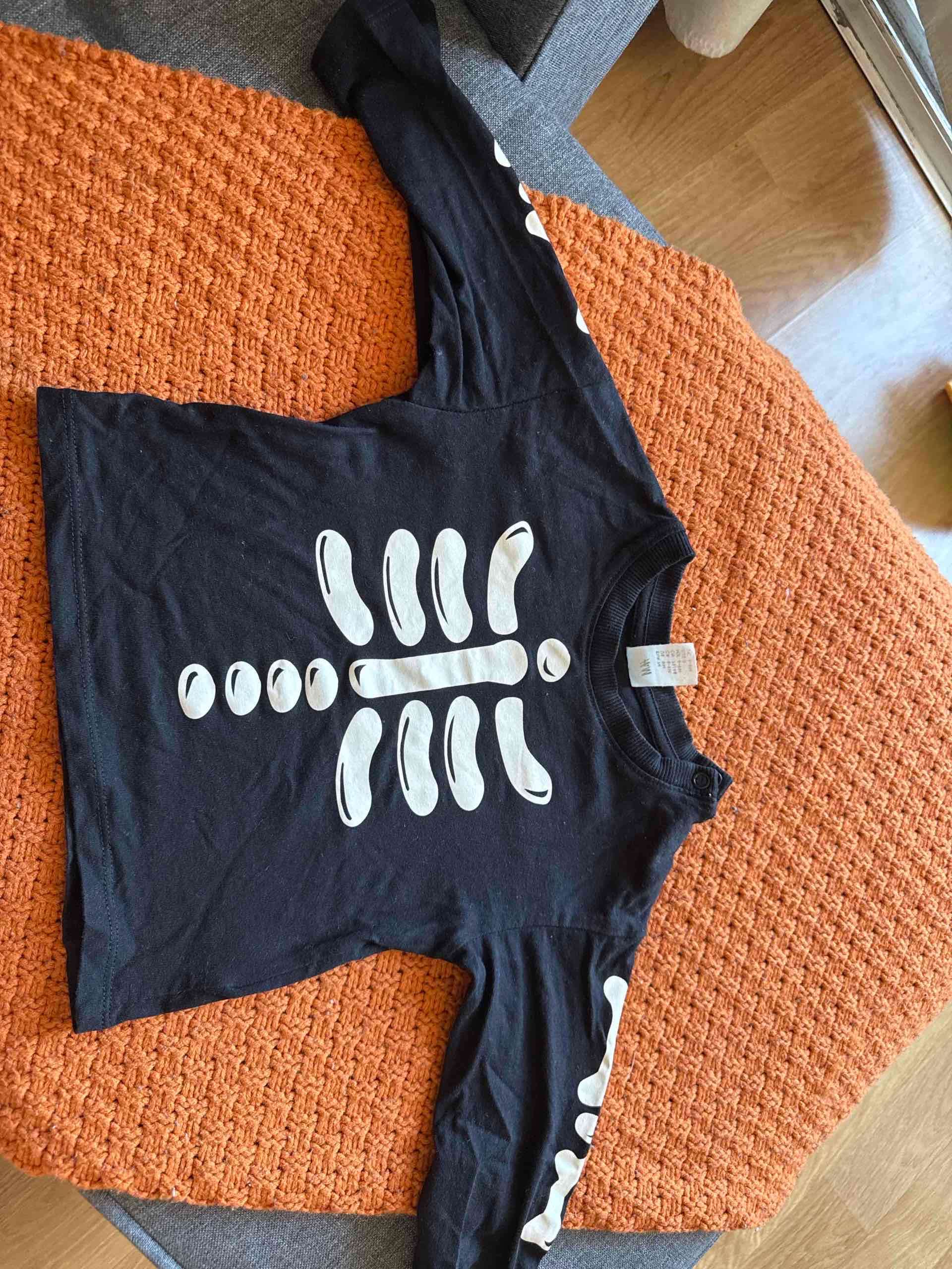 Polera y pantalón negra con diseño esqueleto - miniatura 1