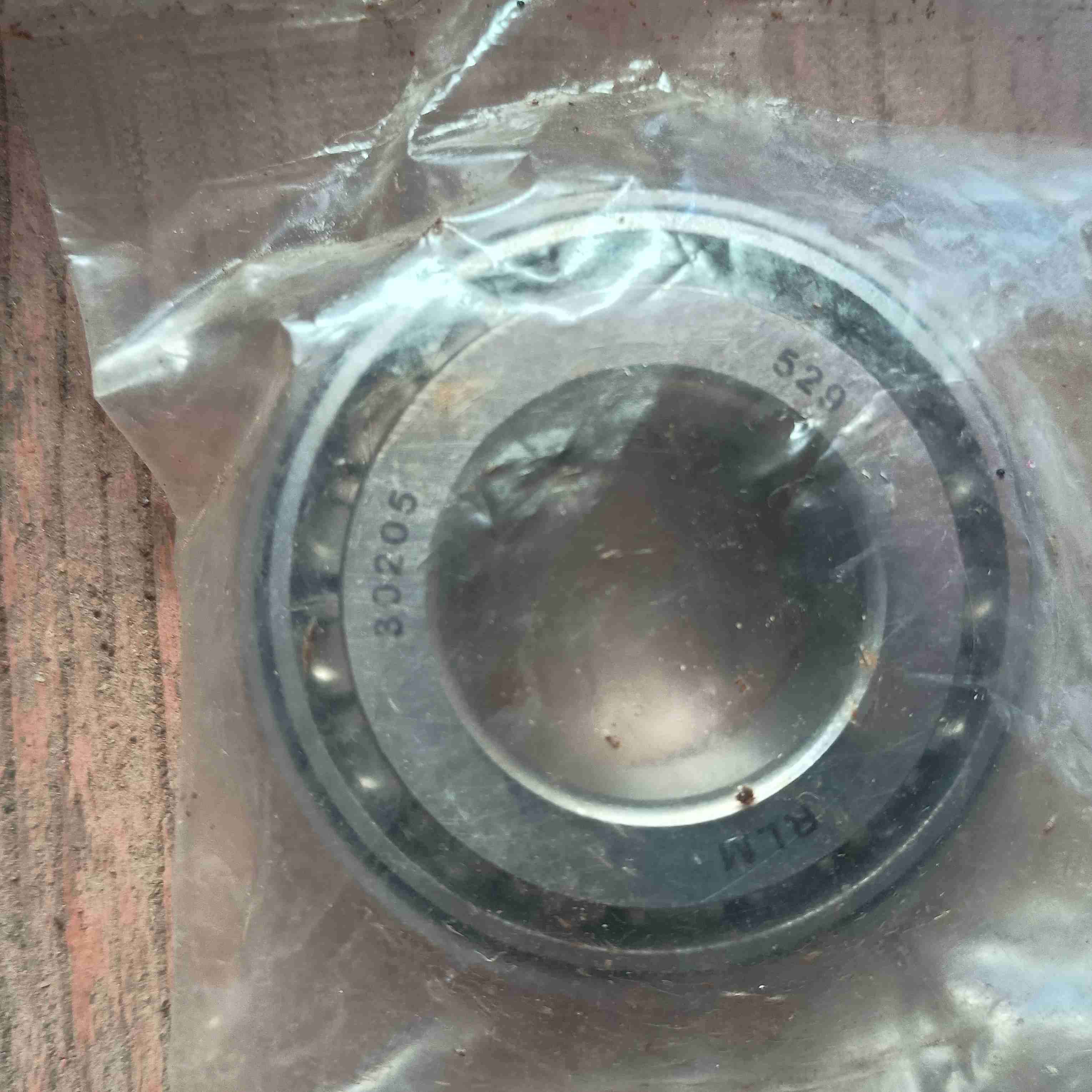 Rodamiento metálico nuevo 30205