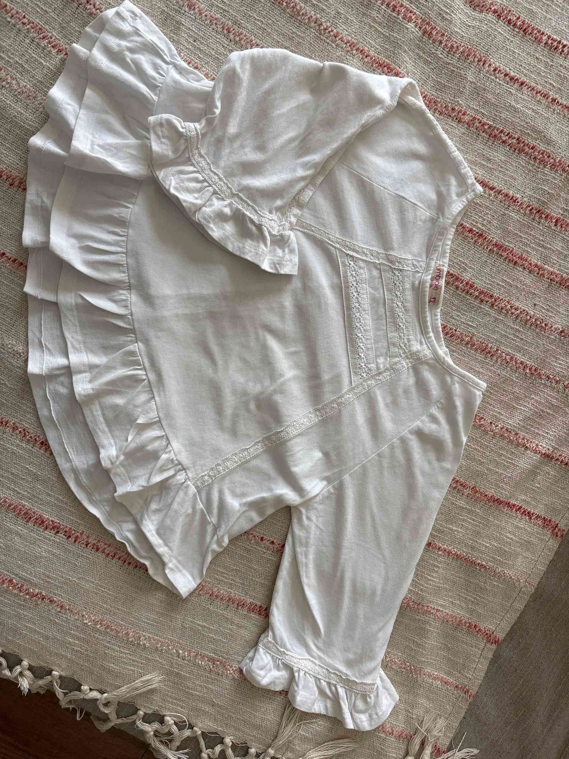 Blusa blanca con volantes