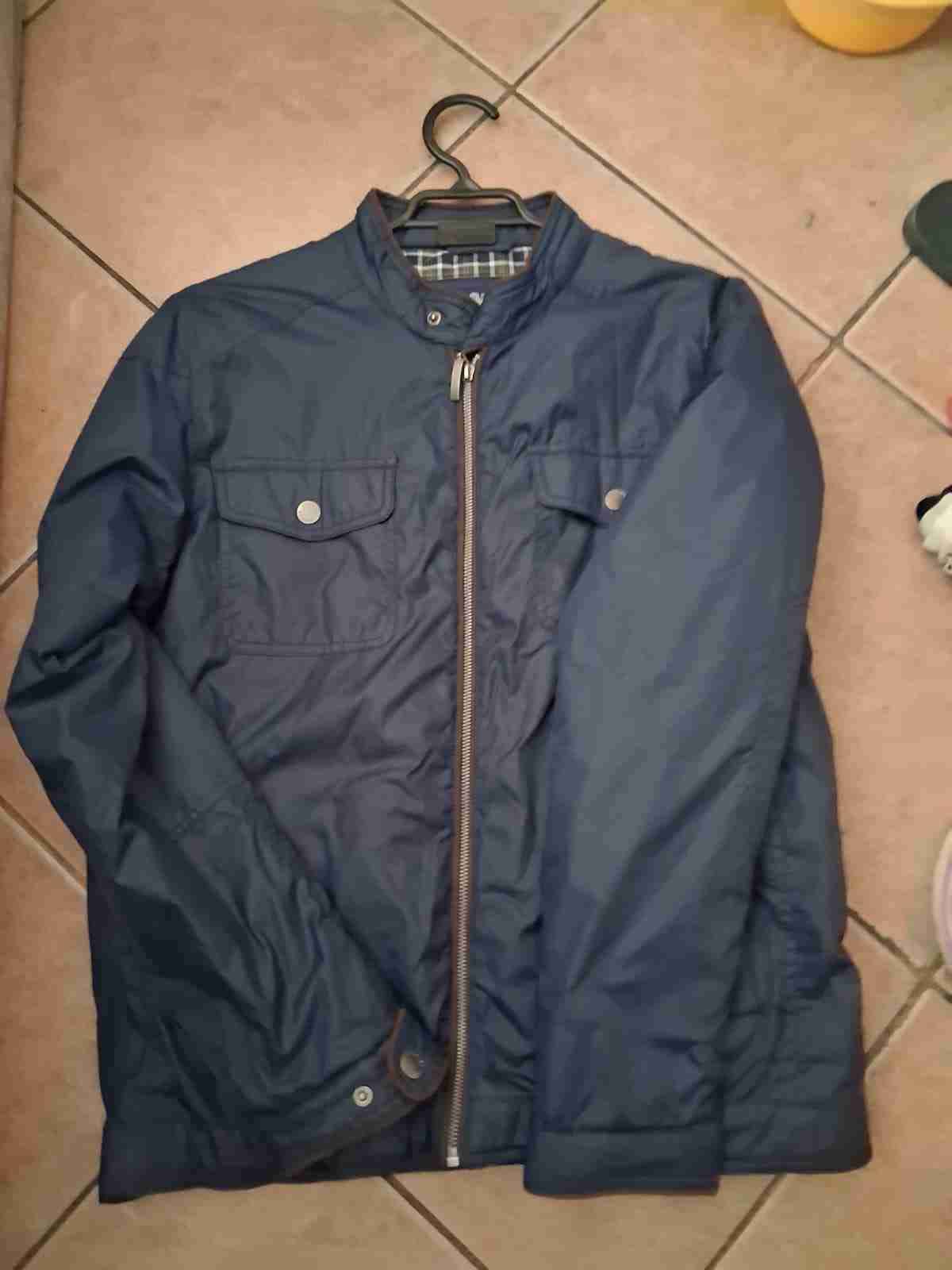 Chaqueta azul estilo casual