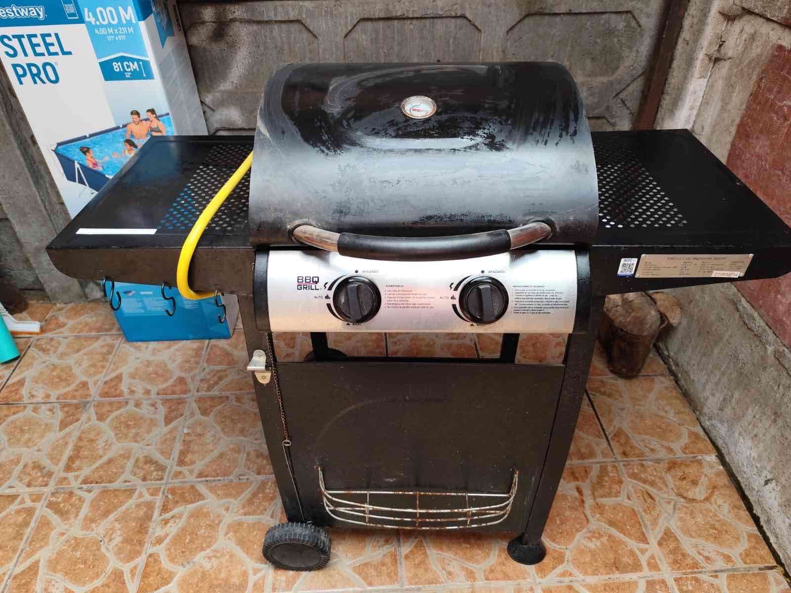 Parrilla BBQ de gas negra - miniatura 2