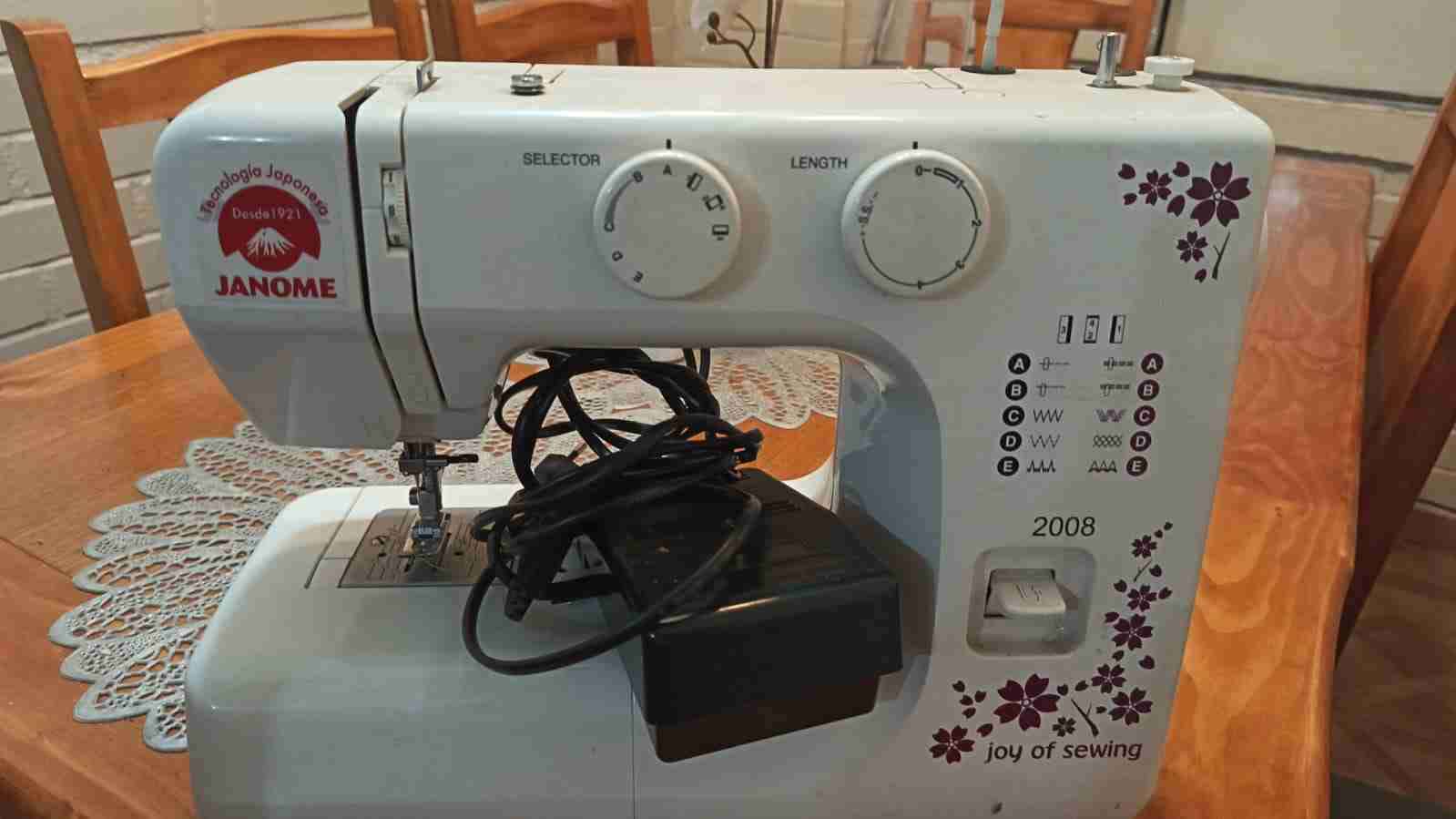 Máquina de coser Janome blanca