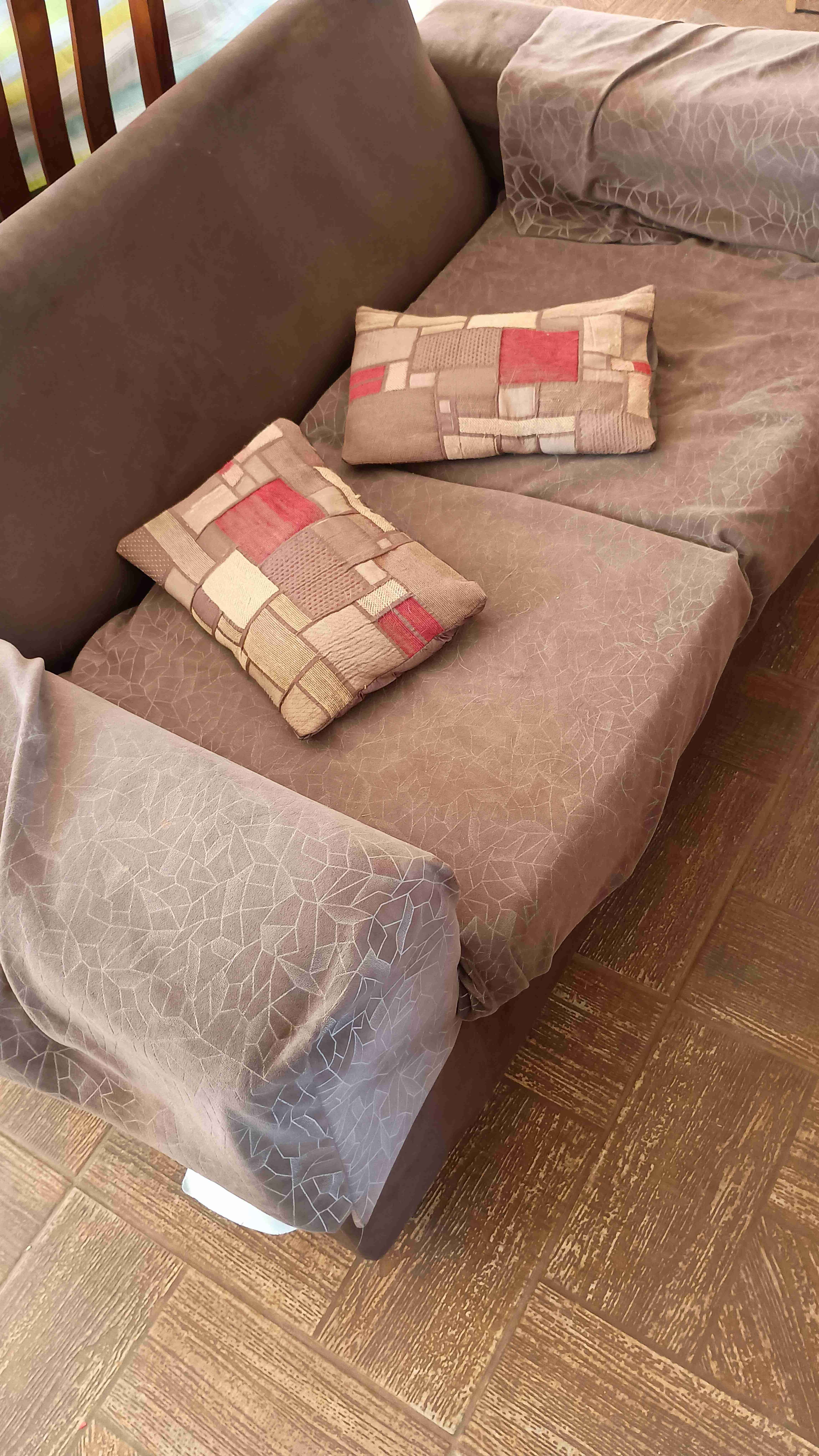 Sofá de dos plazas marrón - miniatura 3