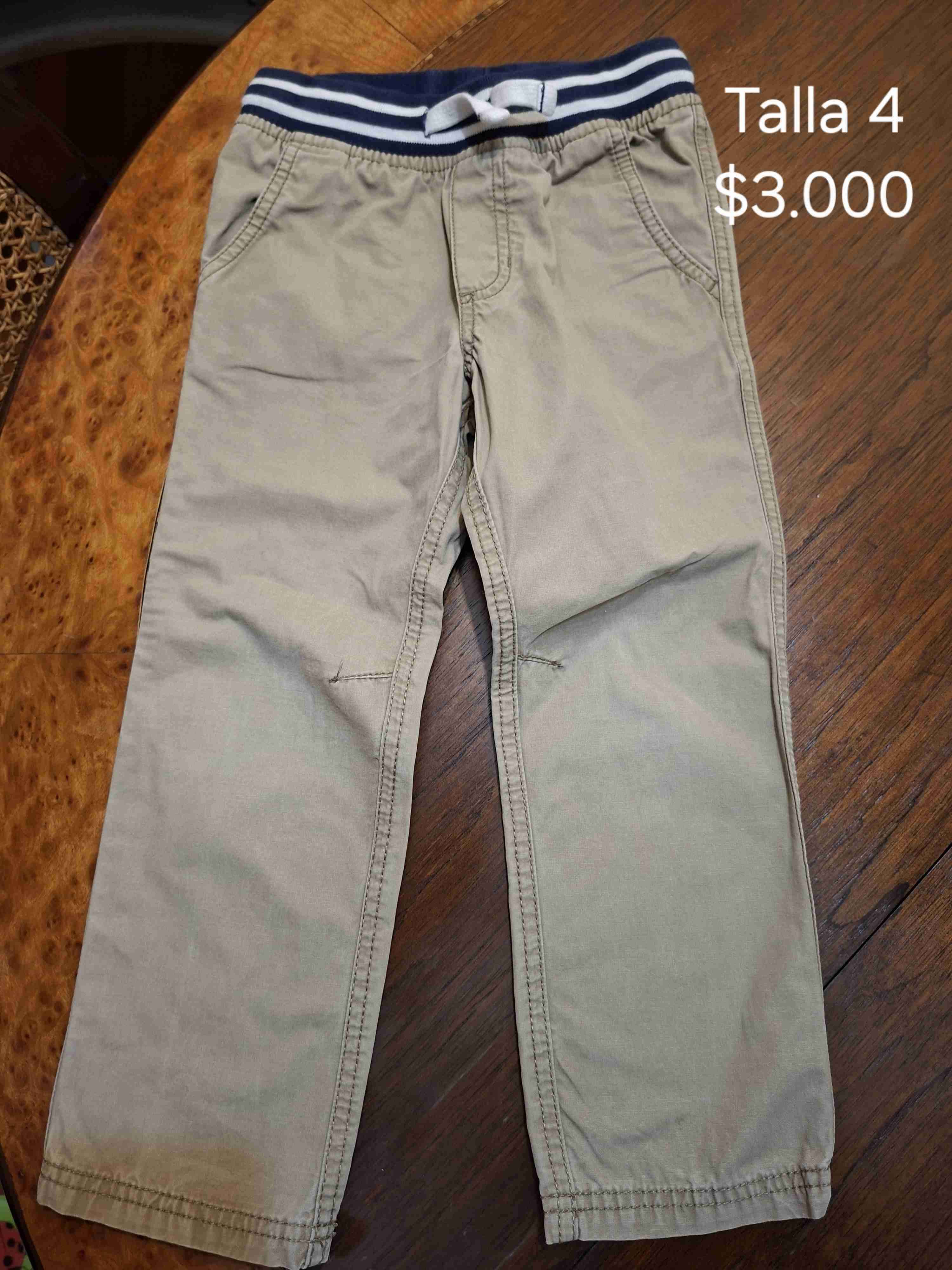 Pantalones beige talla 4 niño