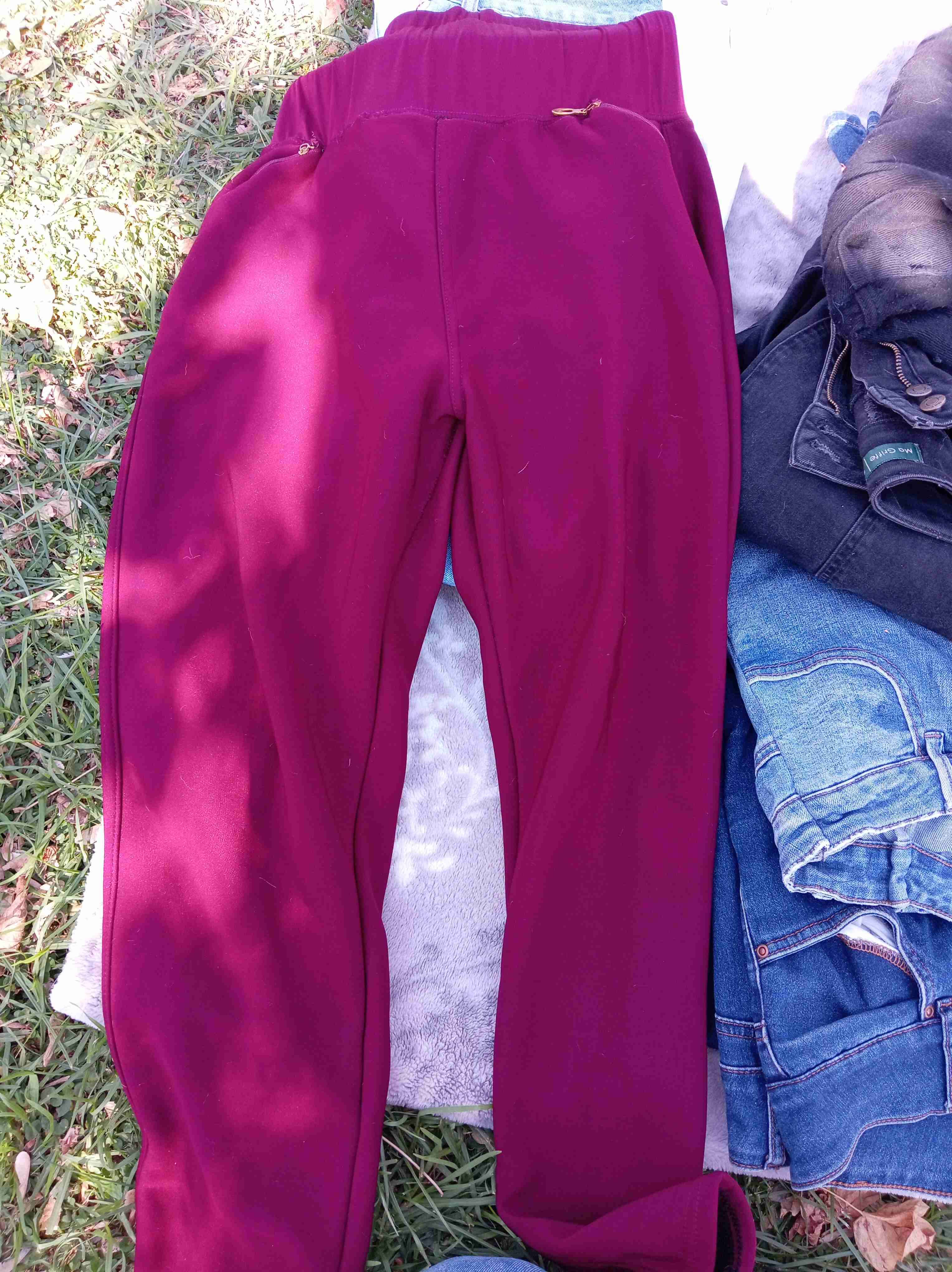 Jeans azules con rayas y desgastes - miniatura 3