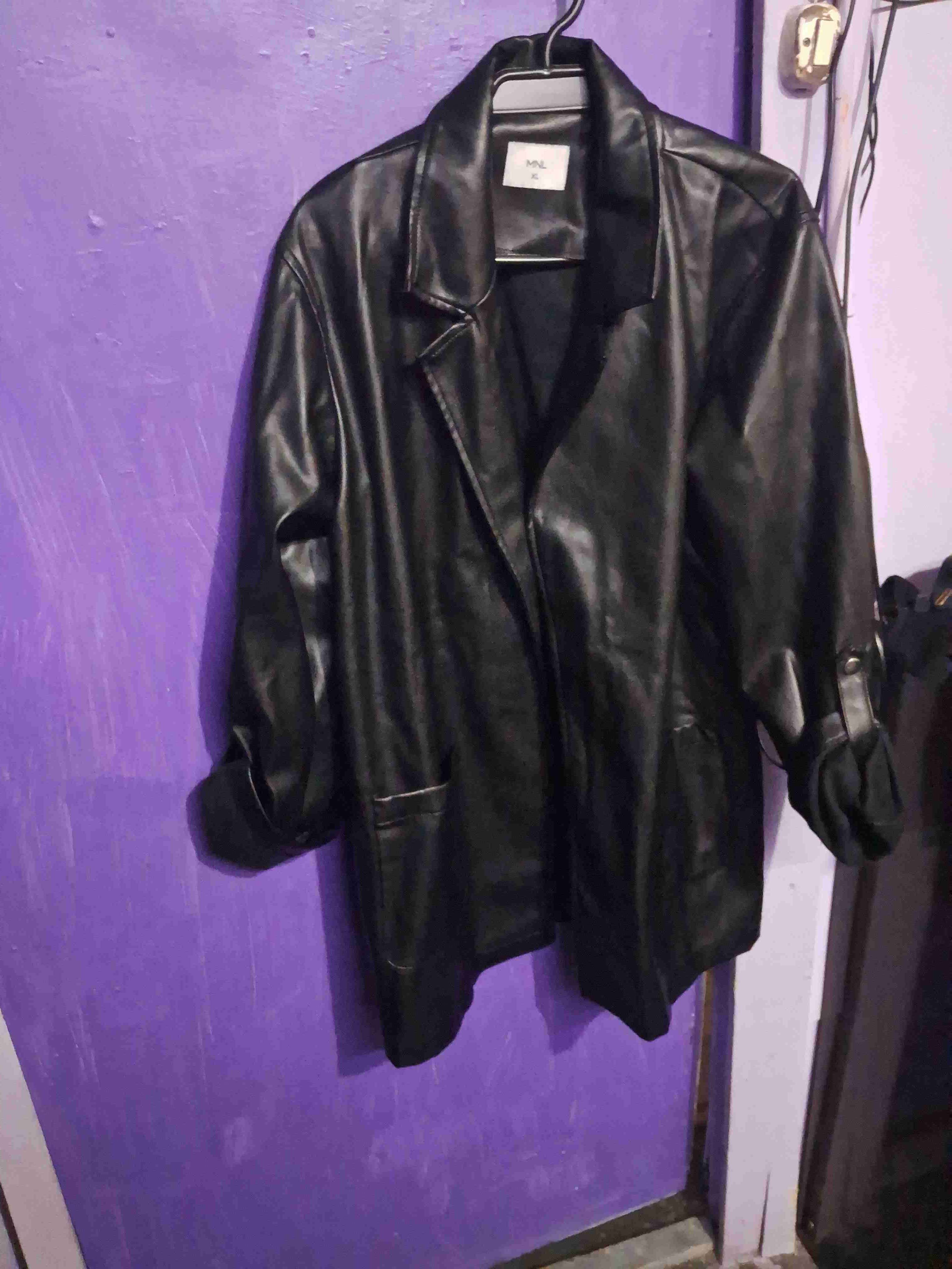 Abrigo negro de cuero - miniatura 2