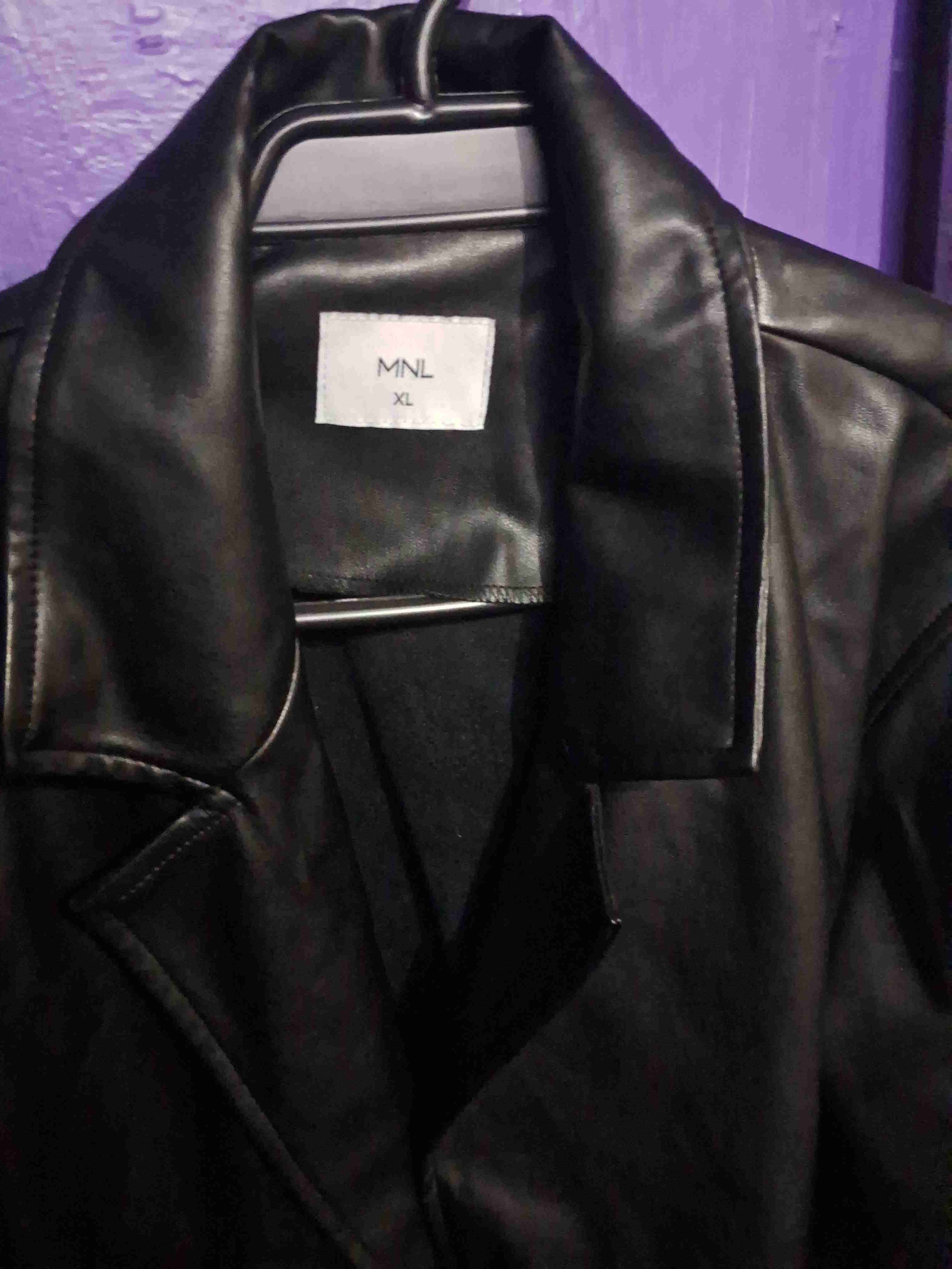 Abrigo negro de cuero - miniatura 3