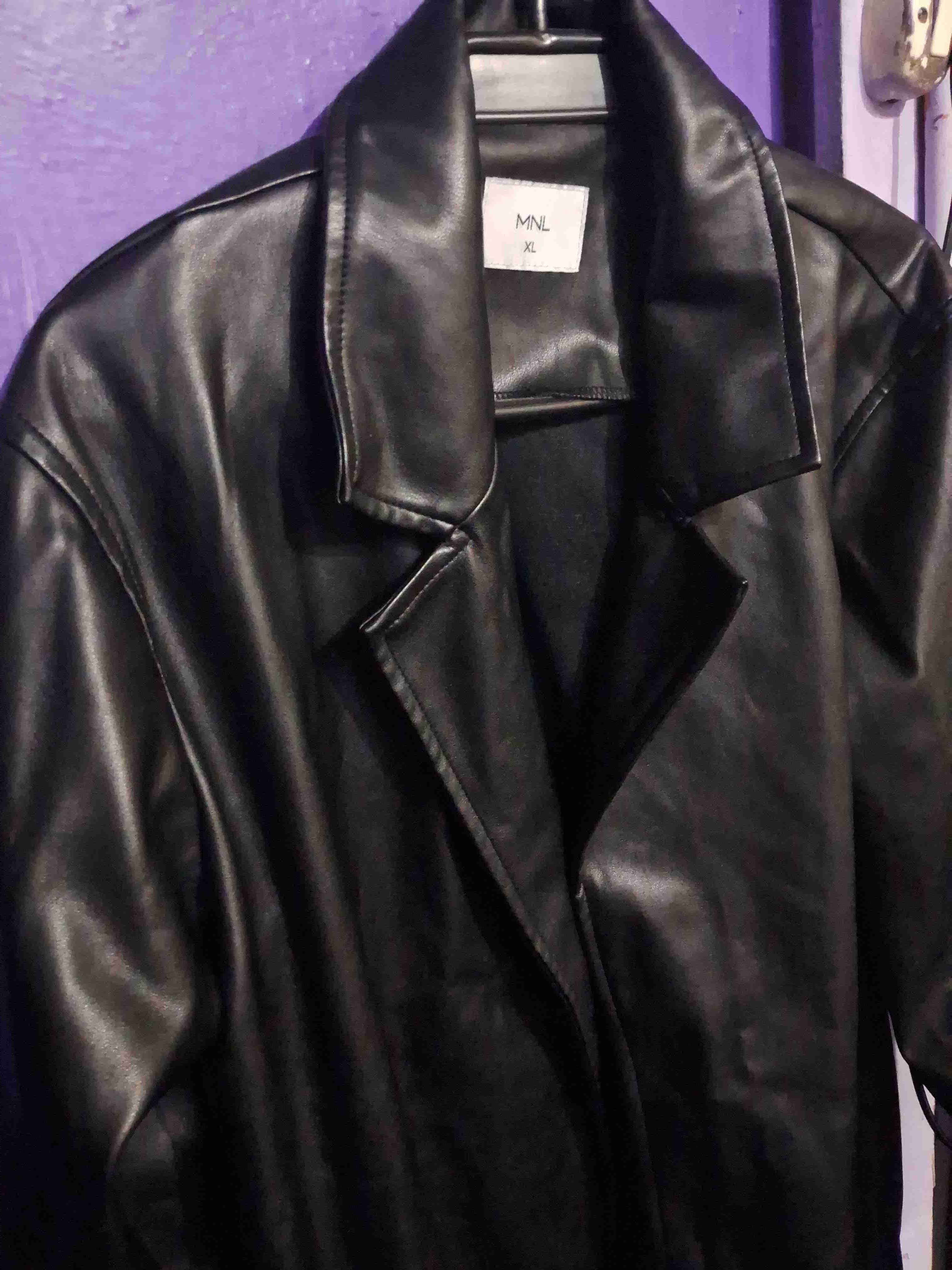 Abrigo negro de cuero - miniatura 4