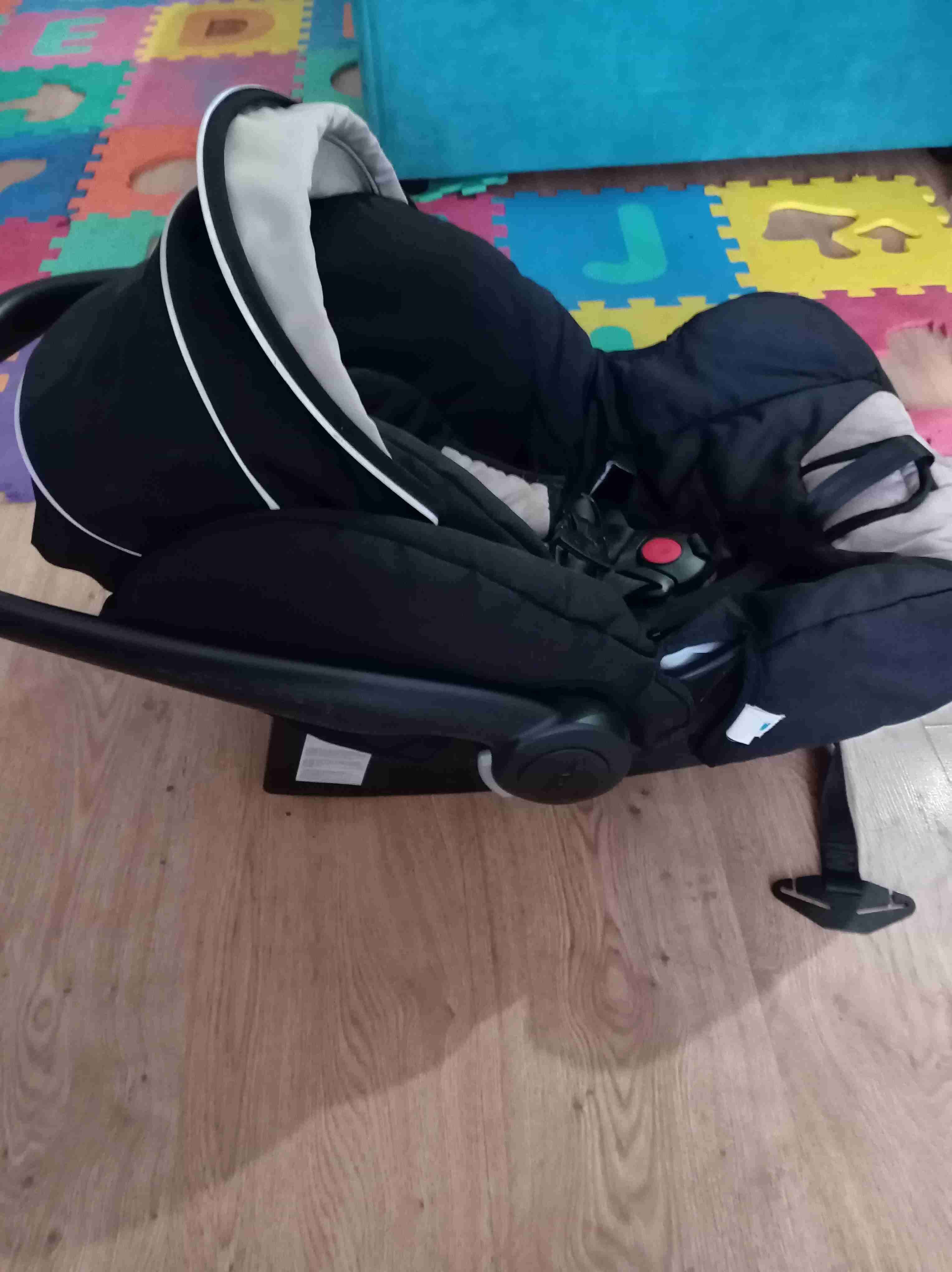 Silla de auto para bebé negra - miniatura 4