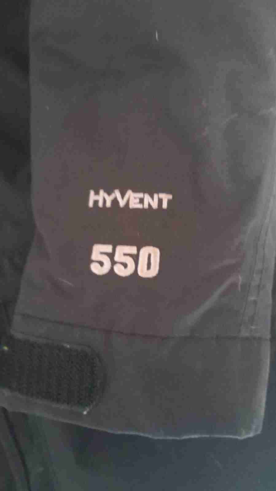 Parka negra con capucha de piel - miniatura 3