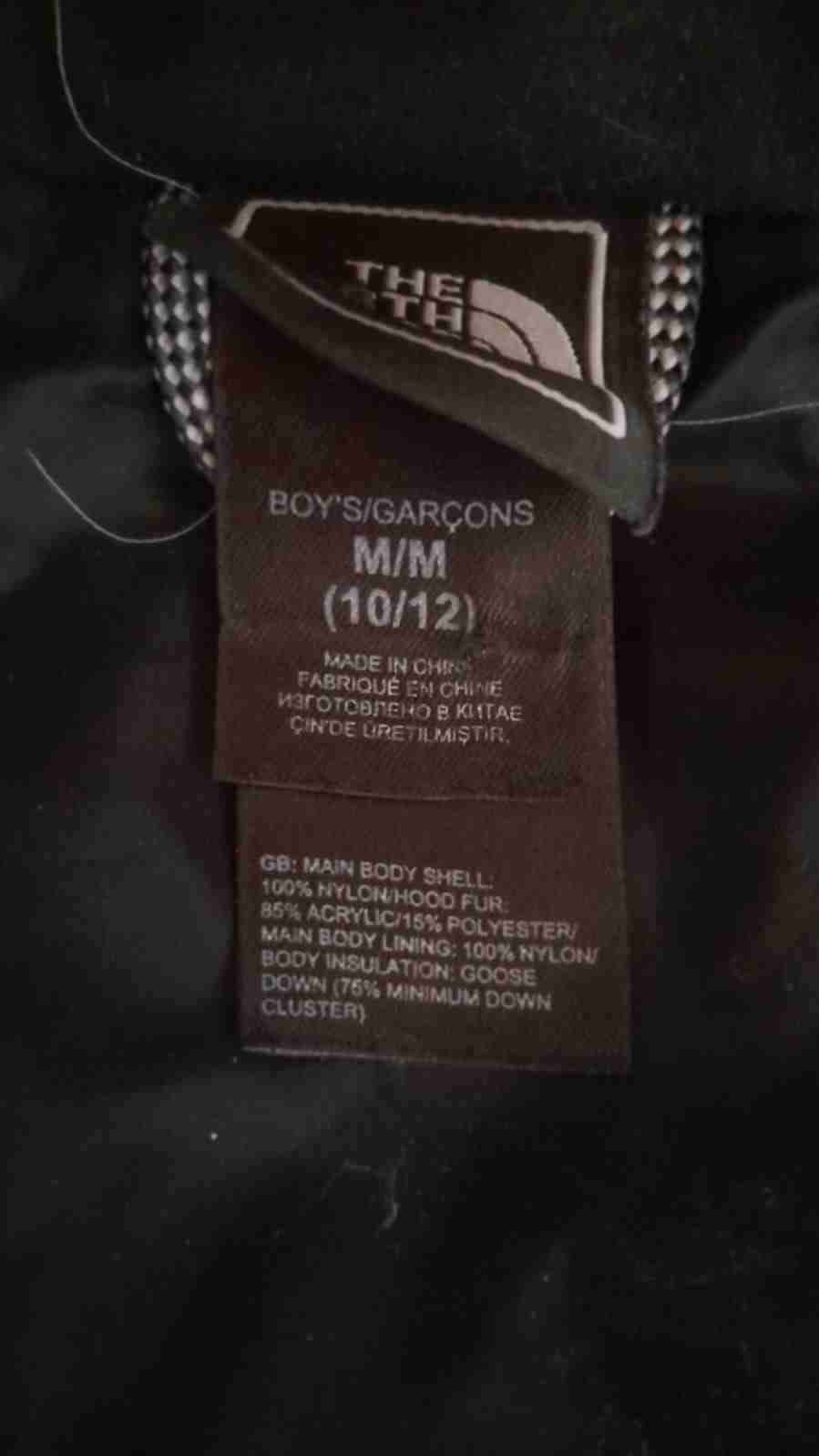 Parka negra con capucha de piel - miniatura 4