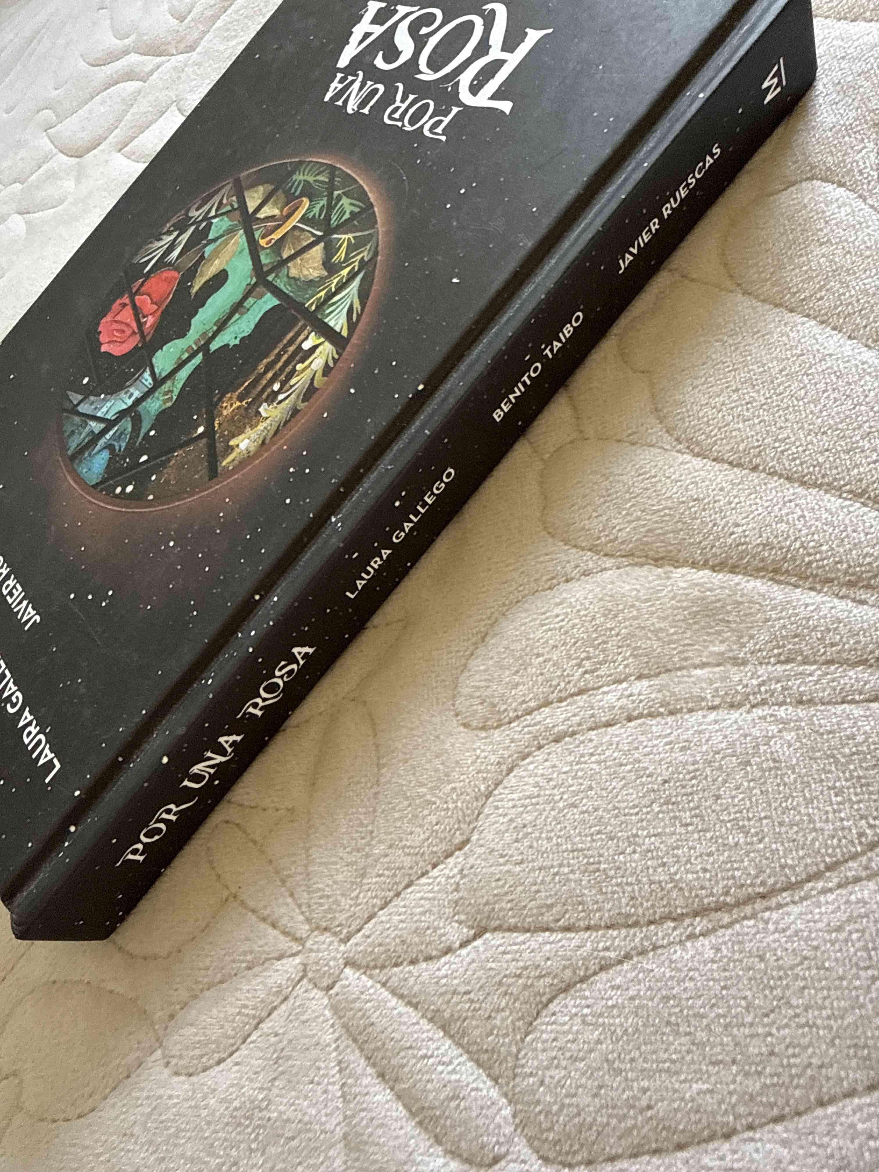 Libro Por Una Rosa tapa dura - miniatura 3