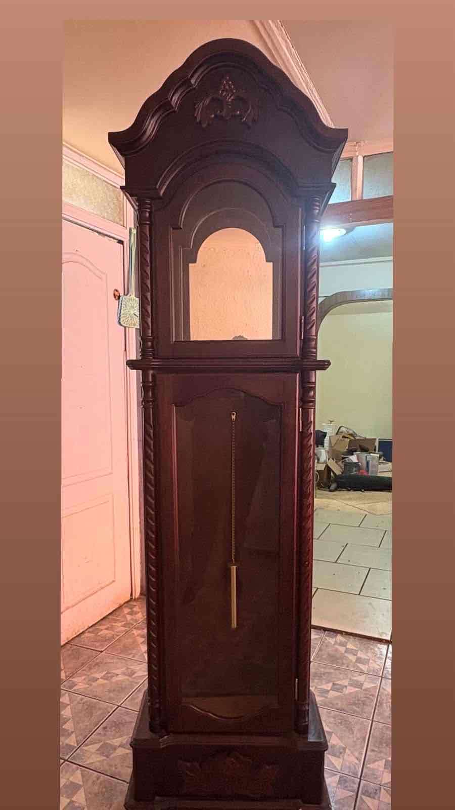 Reloj de pie antiguo de madera - miniatura 1