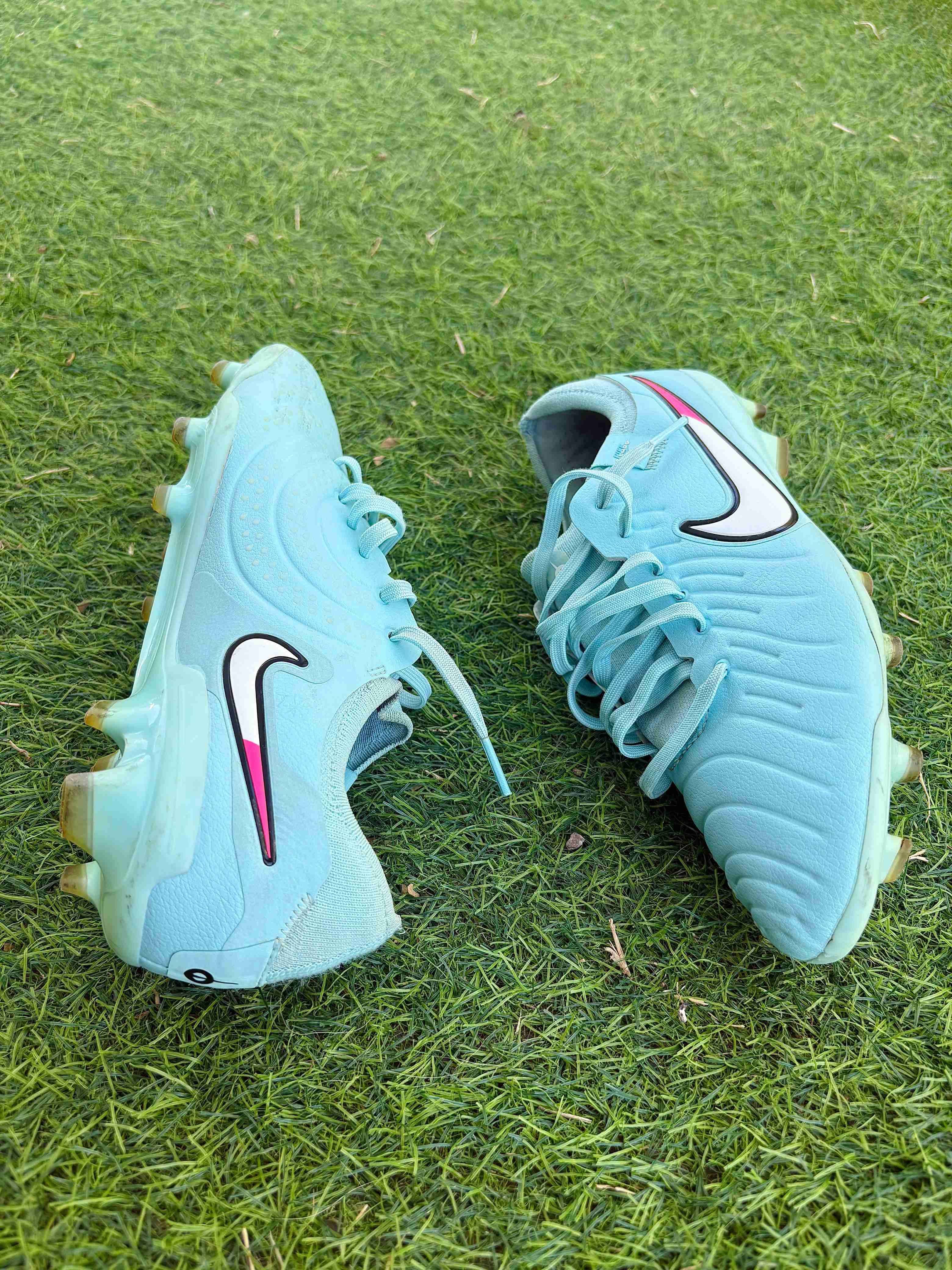 Zapatos de fútbol celestes