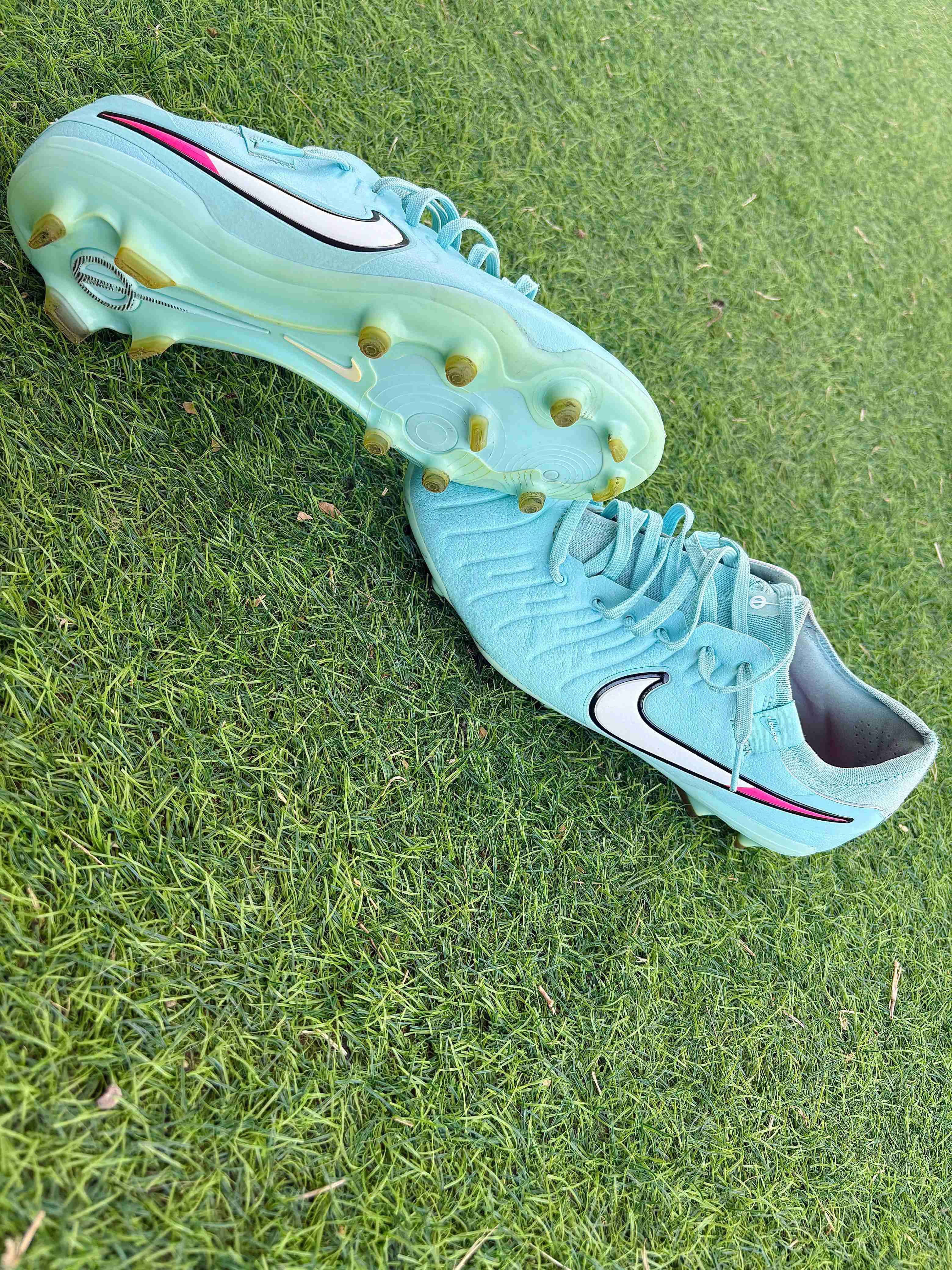 Zapatos de fútbol celestes - miniatura 2