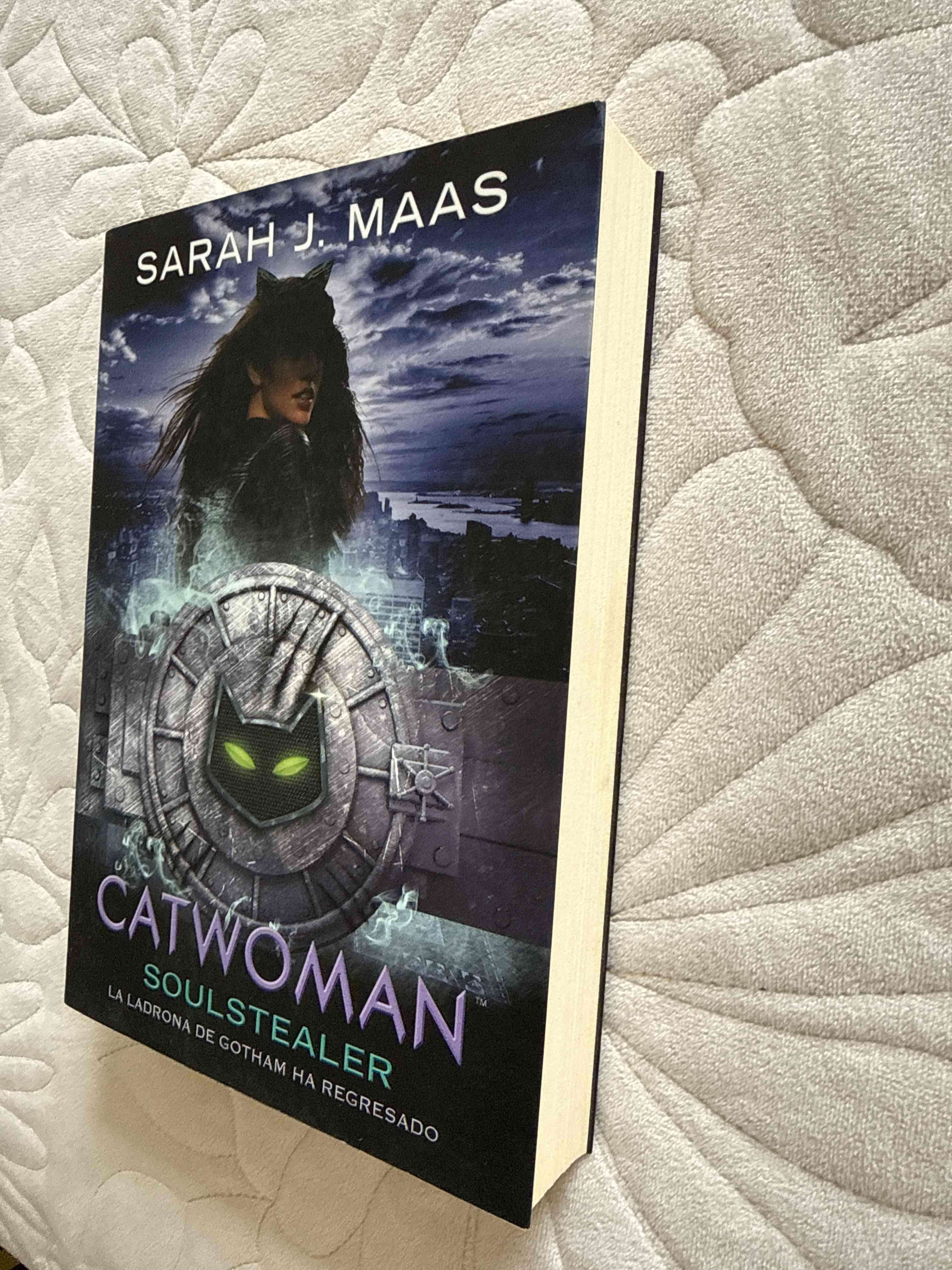 Libro 'Catwoman: Soulstealer' por Sarah J. Maas - miniatura 3