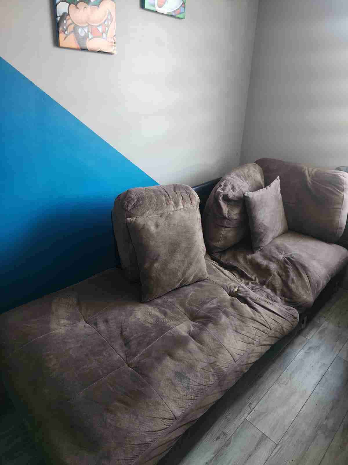 Sofá seccional de tela marrón - miniatura 1