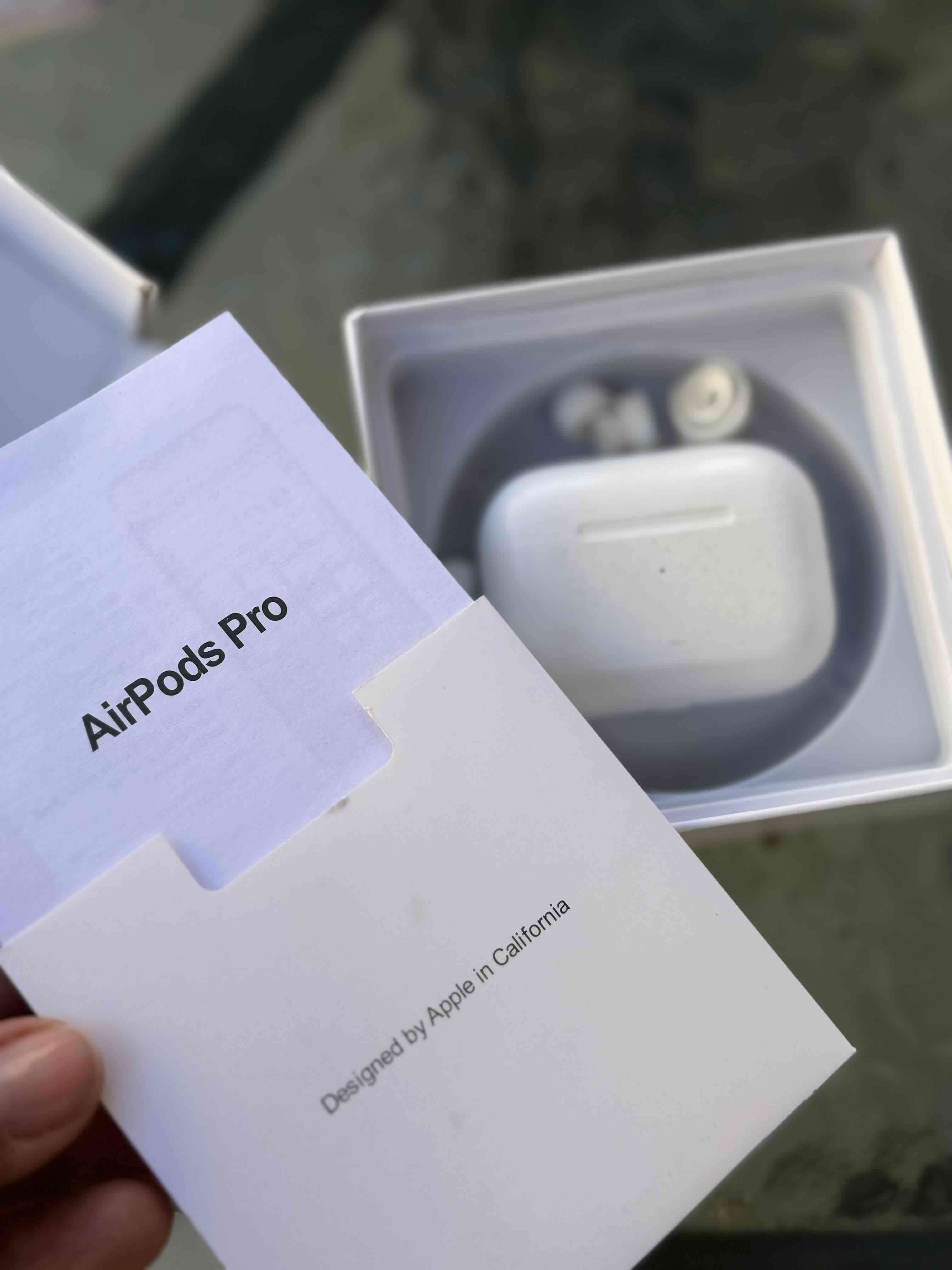 Audífonos inalámbricos blancos - miniatura 2