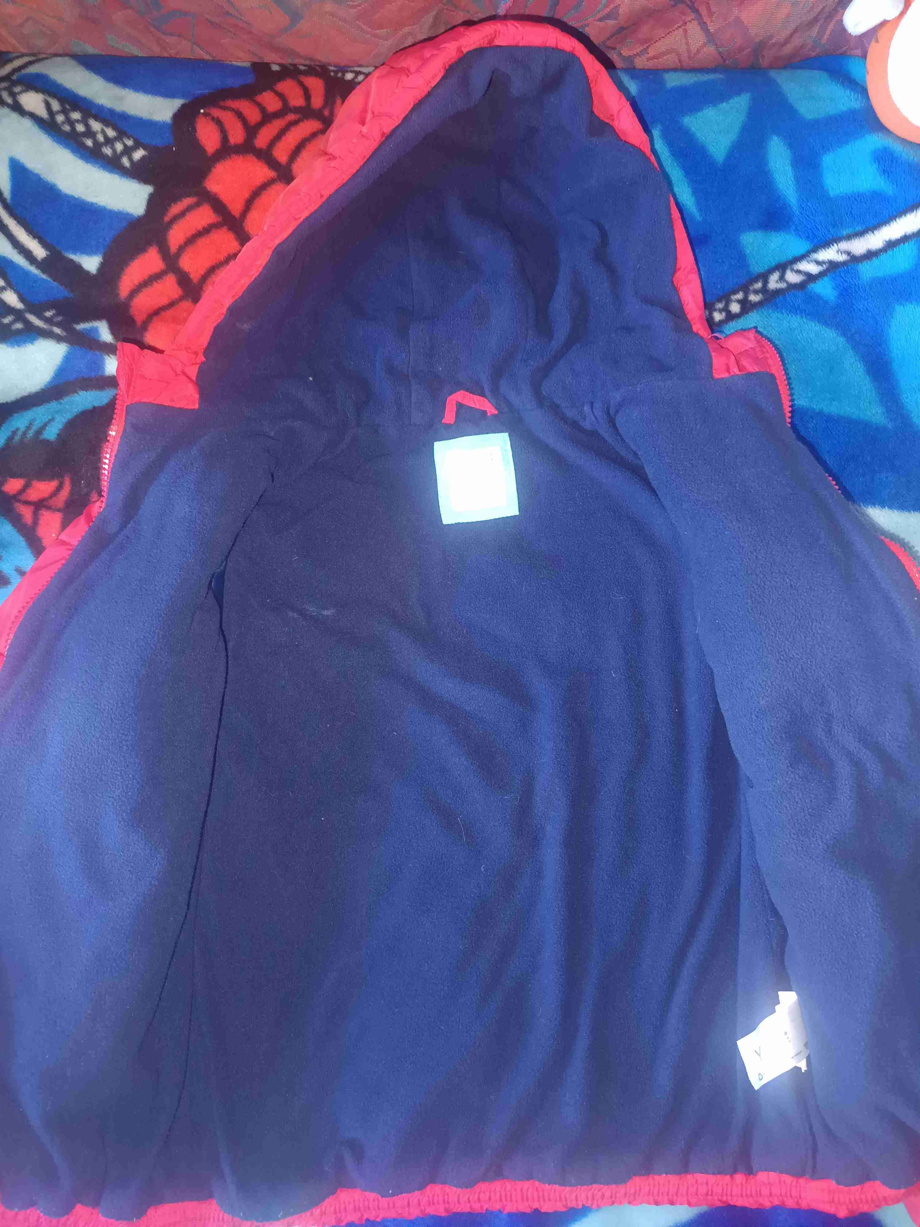 Chaqueta infantil roja con capucha - miniatura 3