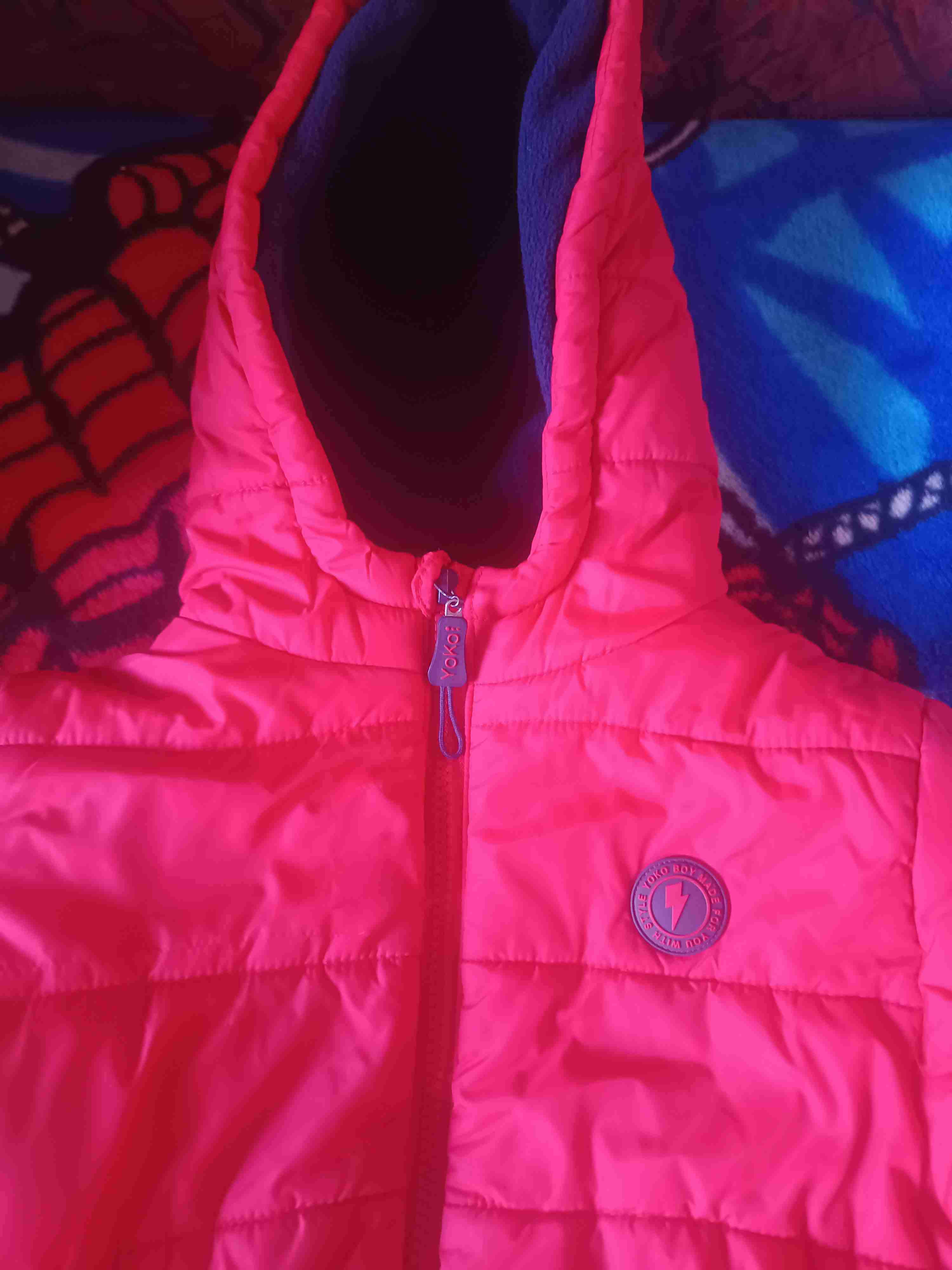 Chaqueta infantil roja con capucha - miniatura 4
