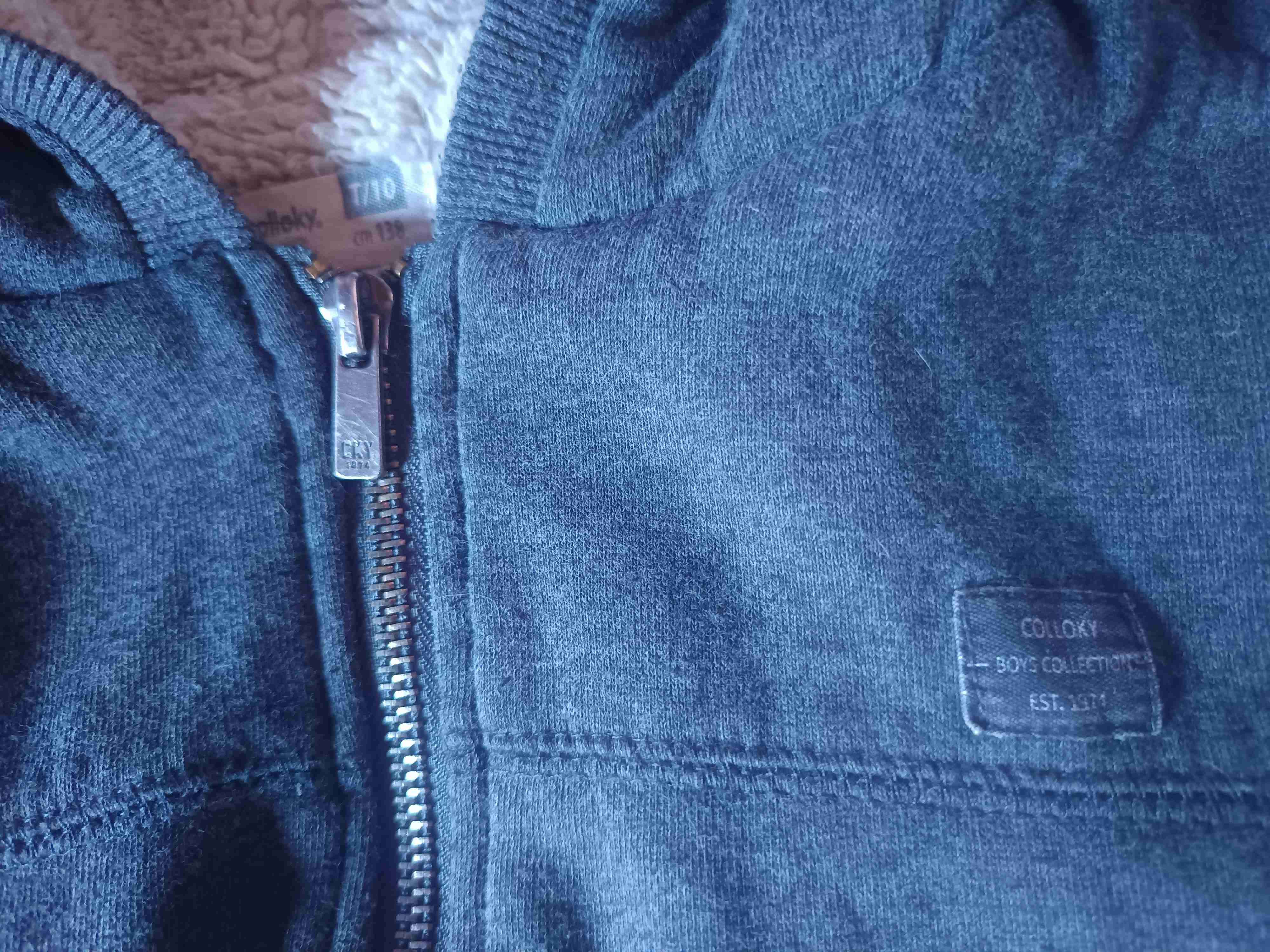 Polerón gris con capucha - miniatura 4