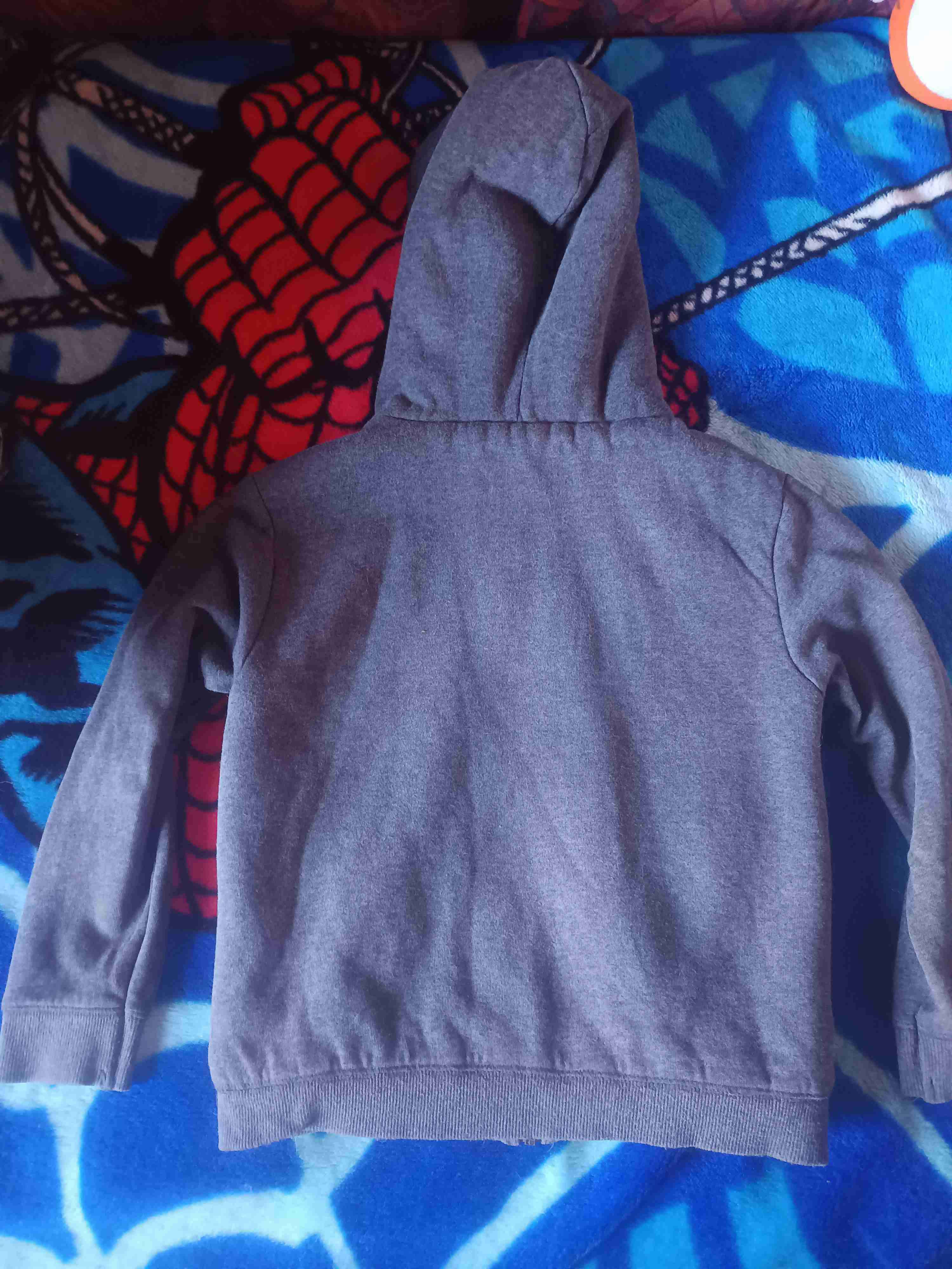 Polerón gris con capucha - miniatura 5