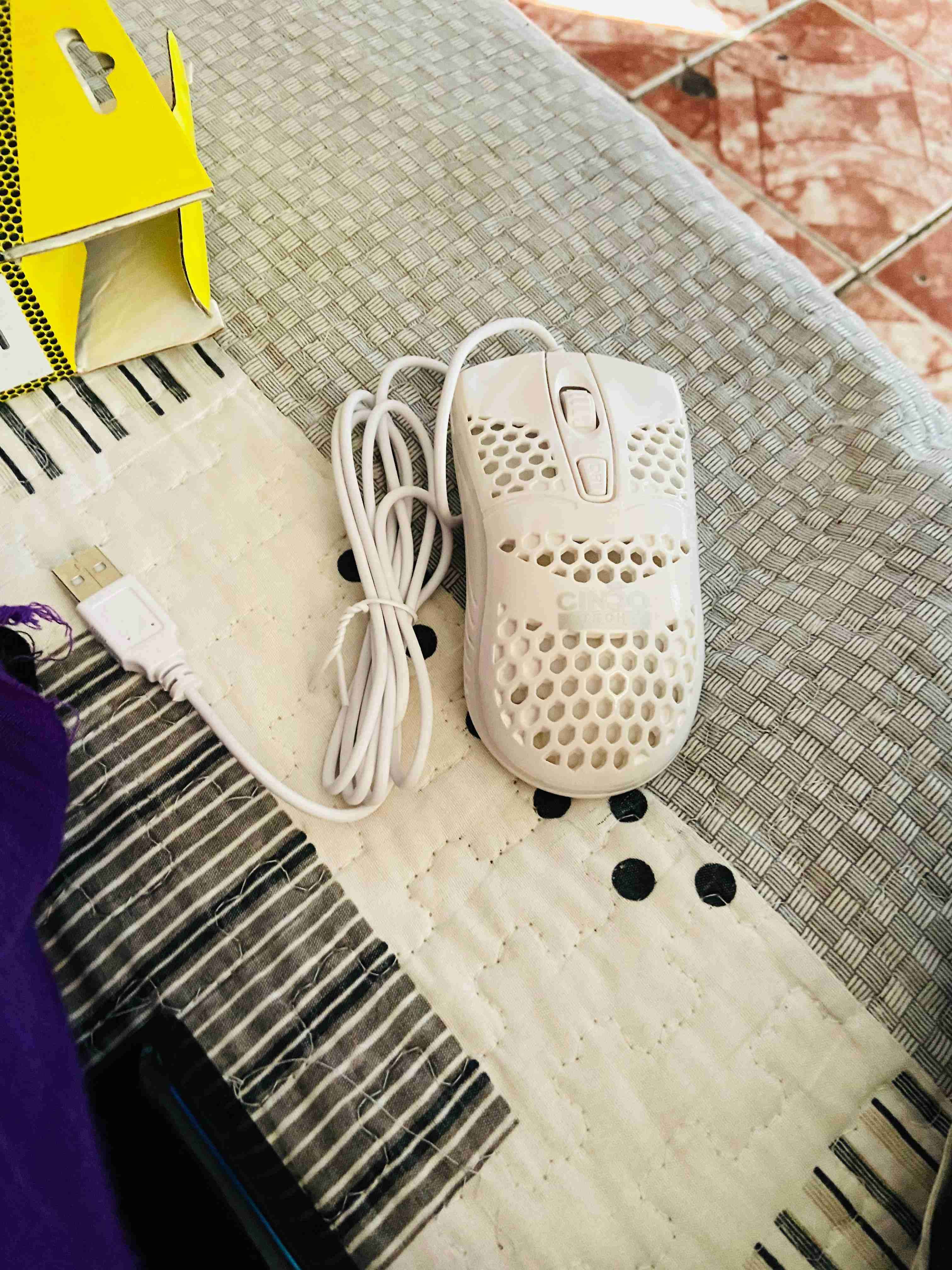 Mouse gamer blanco con cable - miniatura 1