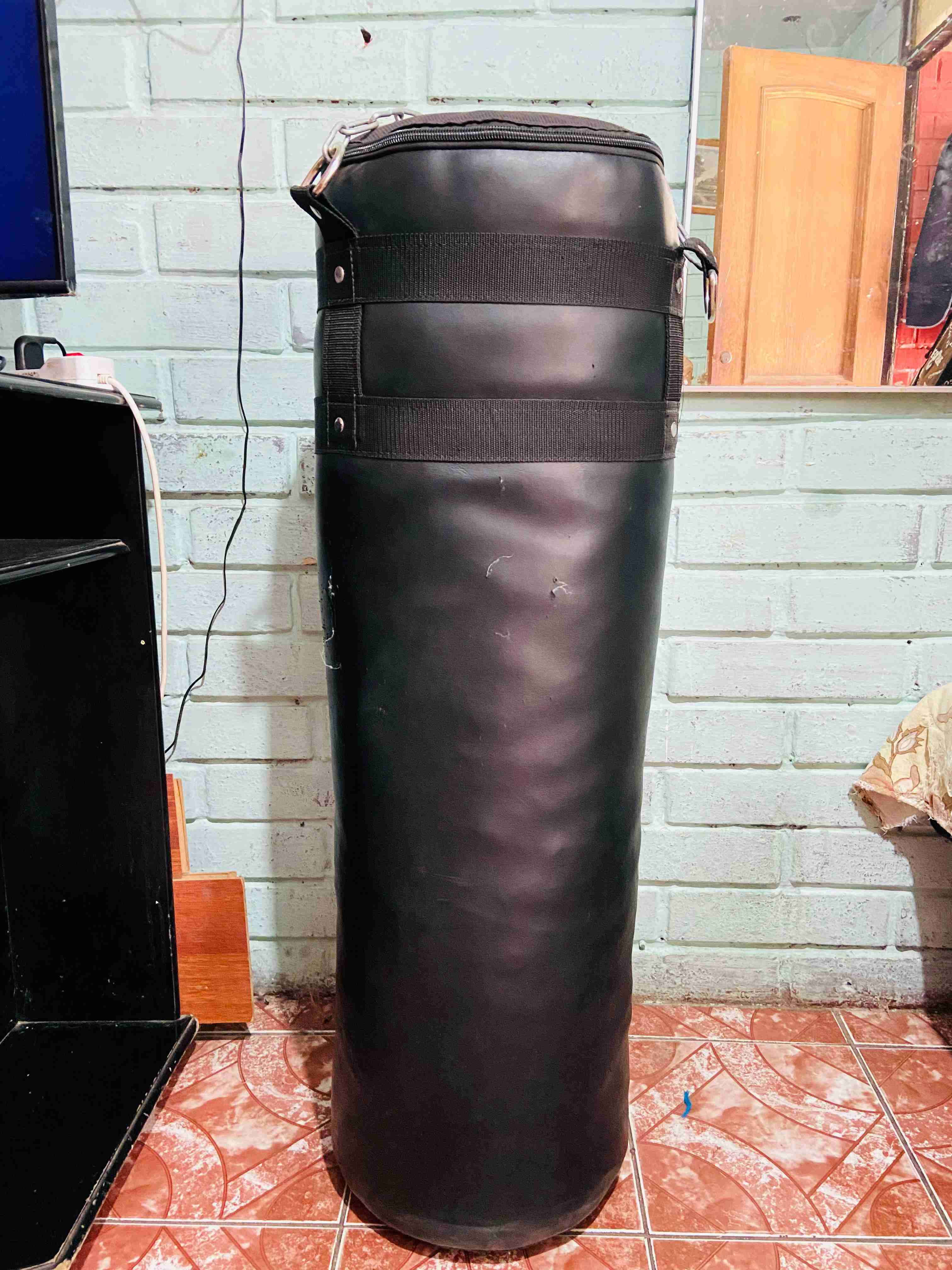 Saco de boxeo negro - miniatura 1